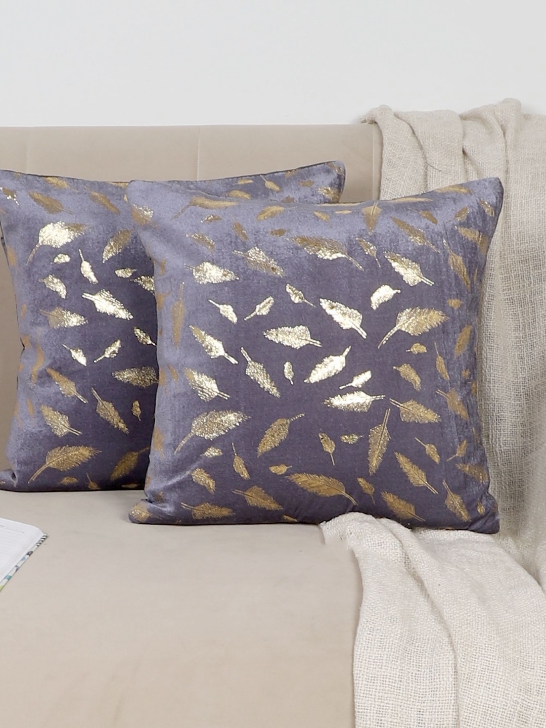 

MFD HOME FURNISHING Purple & Gold-Toned 2 Pieces Velvet Square Cushion Covers