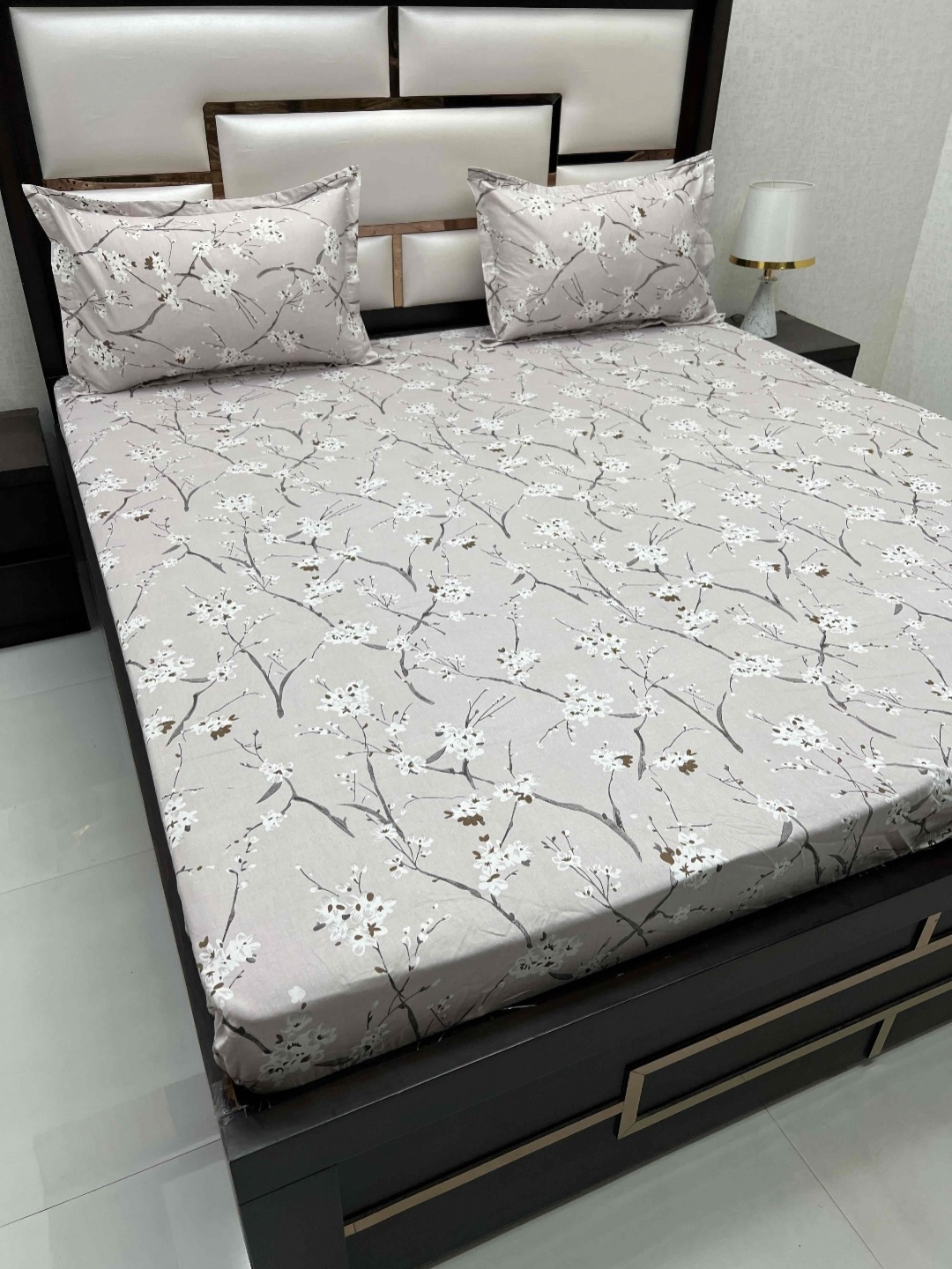 

Pure Decor royal velar Grey Floral Pure Cotton 230 TC King Bedsheet with 2 Pillow Covers