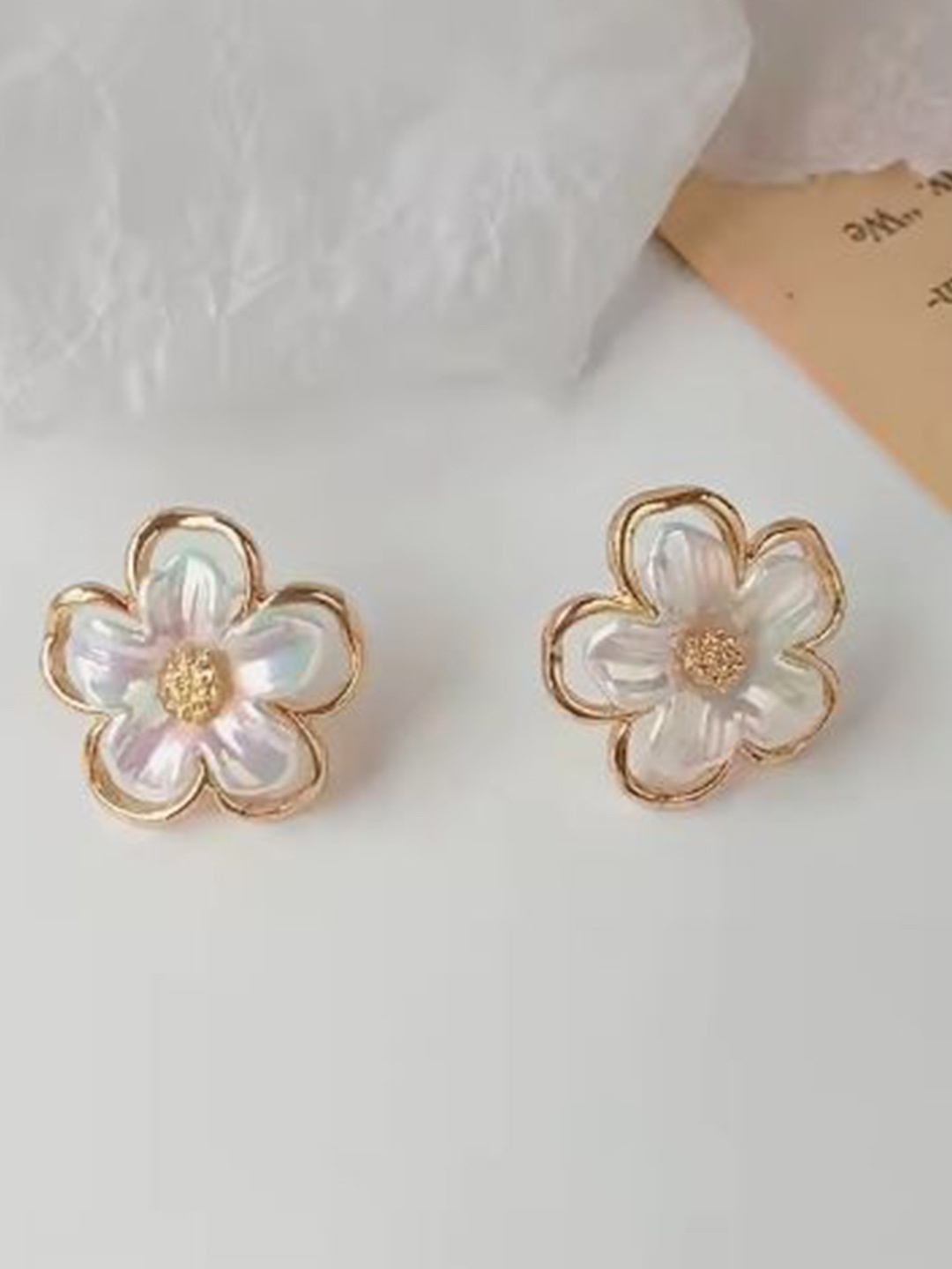 

ISHKAARA Gold-Plated Floral Studs