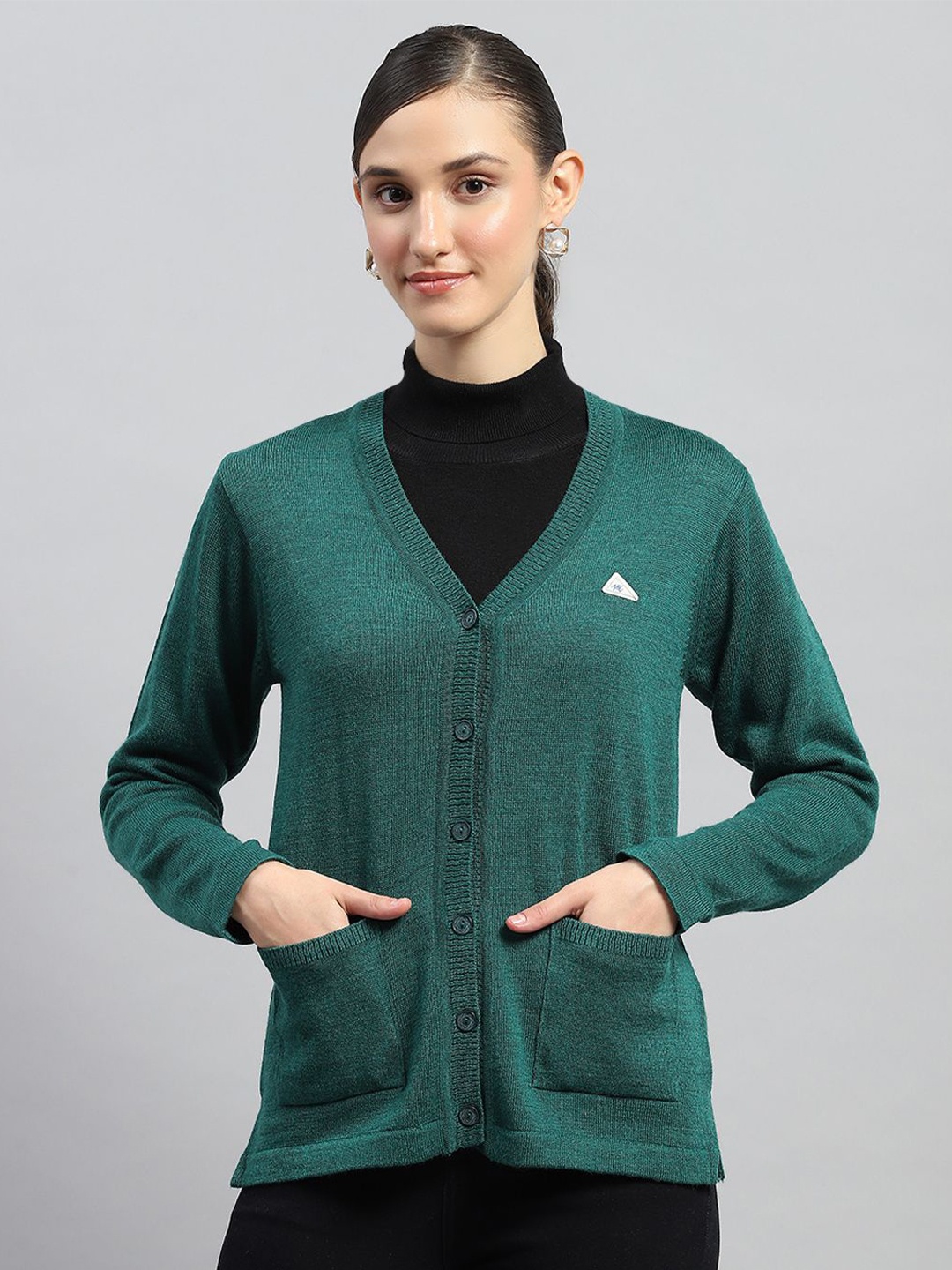 

Monte Carlo Women Woollen Solid V Neck Cardigan, Green