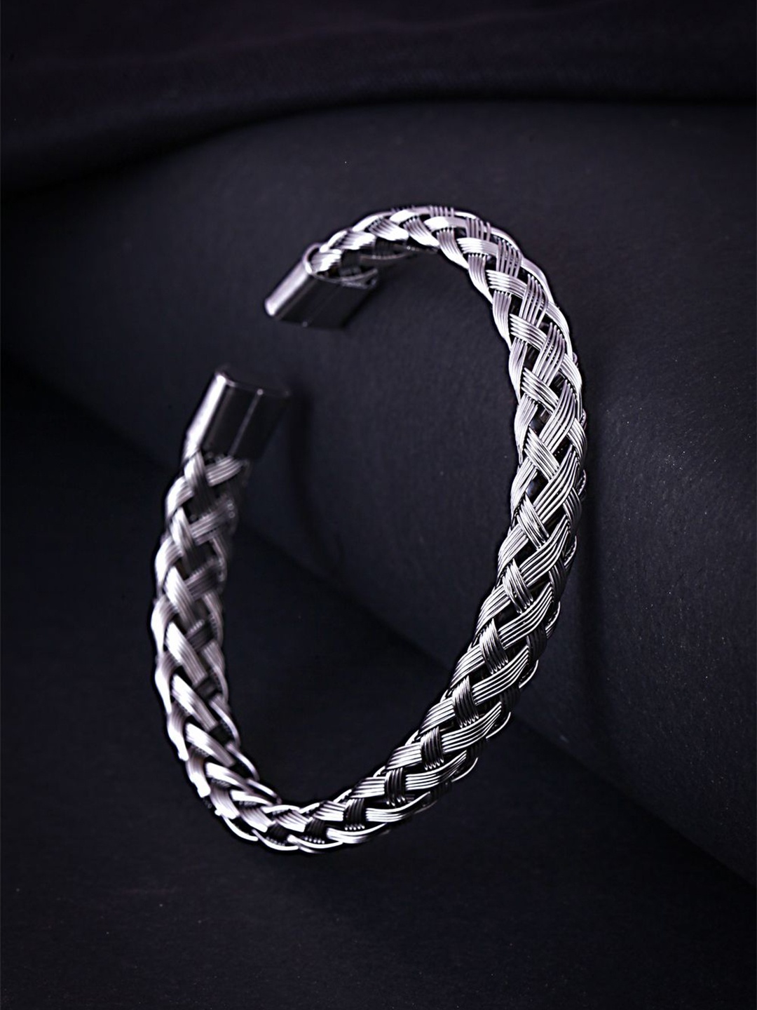 

The Roadster Lifestyle Co Men Silver Plated Kada Cuff Bracelet