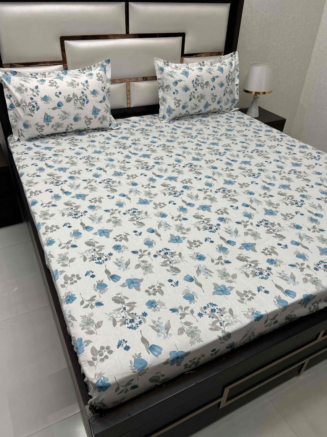 

Pure Decor Royal Velar White Floral 260 TC Cotton King Bedsheet With 2 Pillow Covers