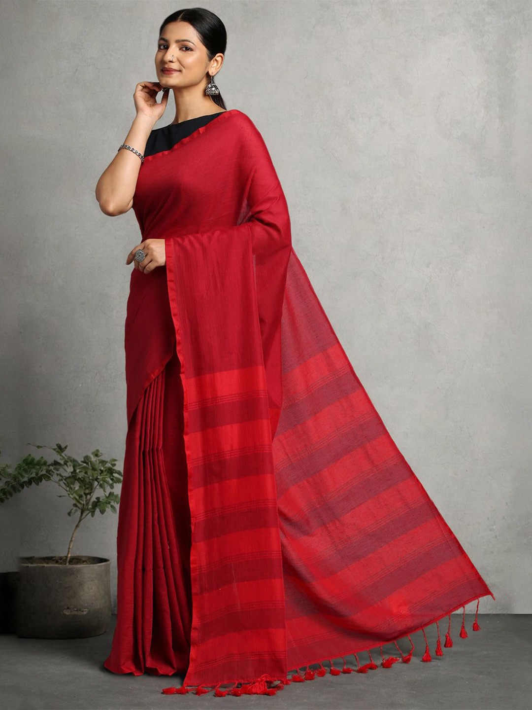 

ArtEastri Solid Pure Cotton Regular Saree, Maroon