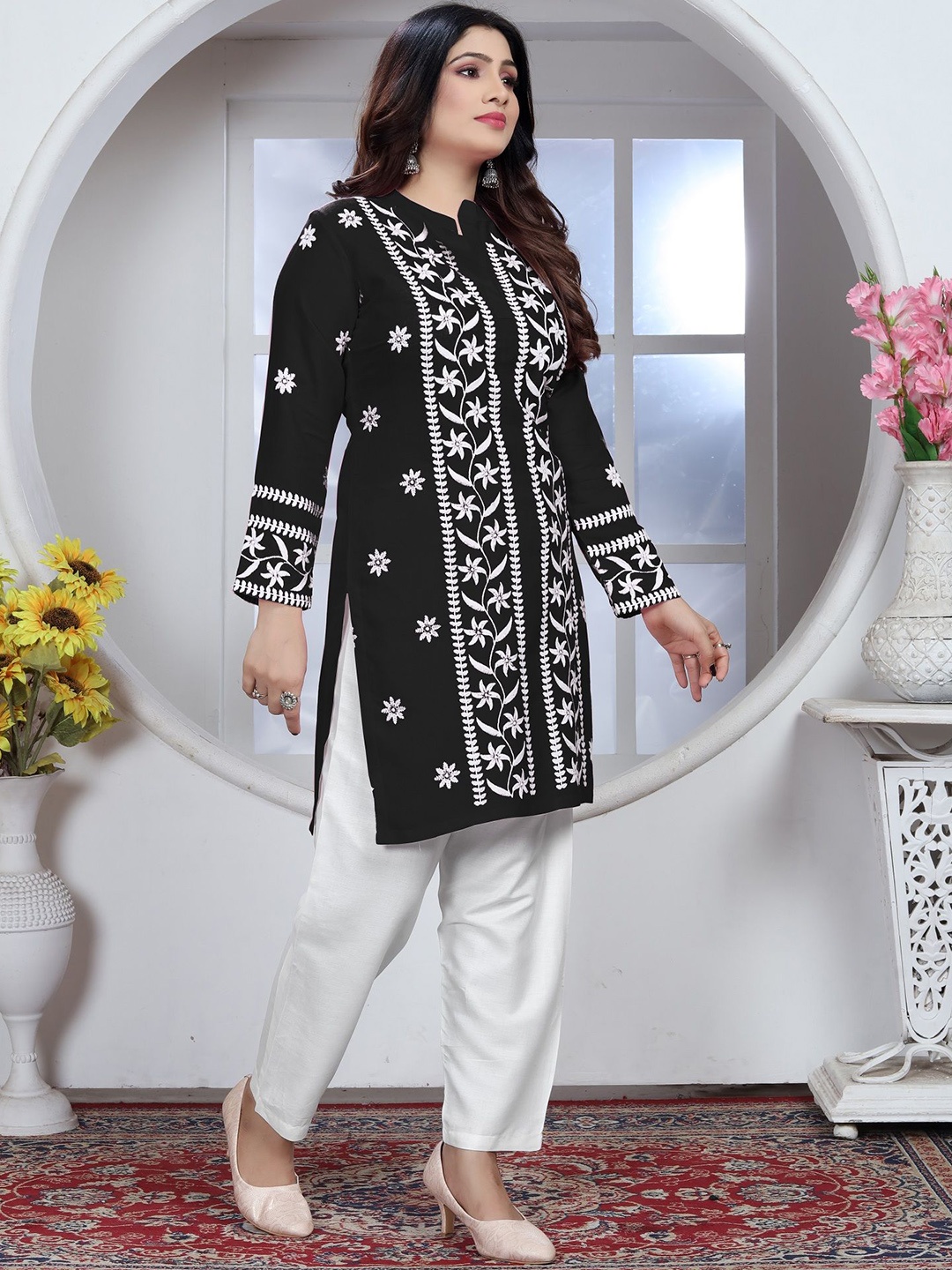 

LADY SHOPI Floral Embroidered Thread Work Straight Kurti, Black