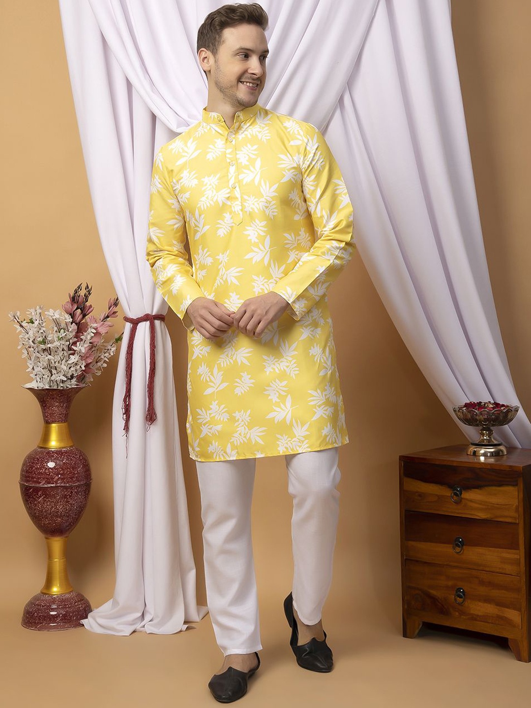 

Hangup Floral Printed Mandarin Collar Regular Kurta With Pyjama, Yellow