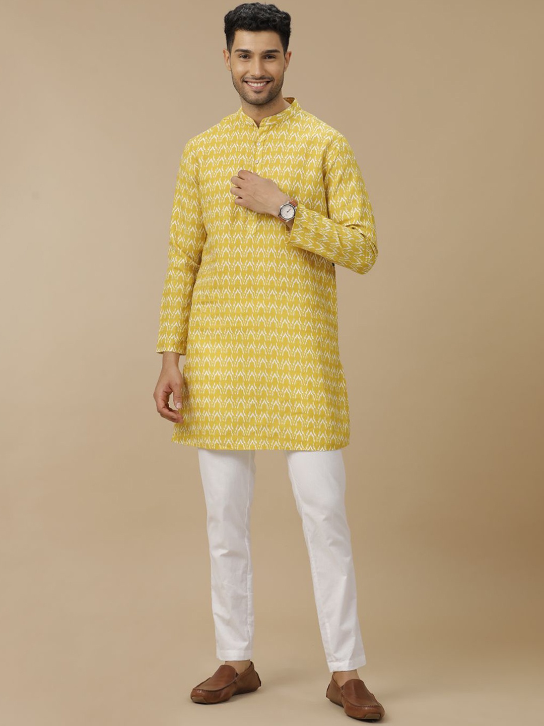 

Linen Club Geometric Printed Band Collar Short Kurta, Yellow