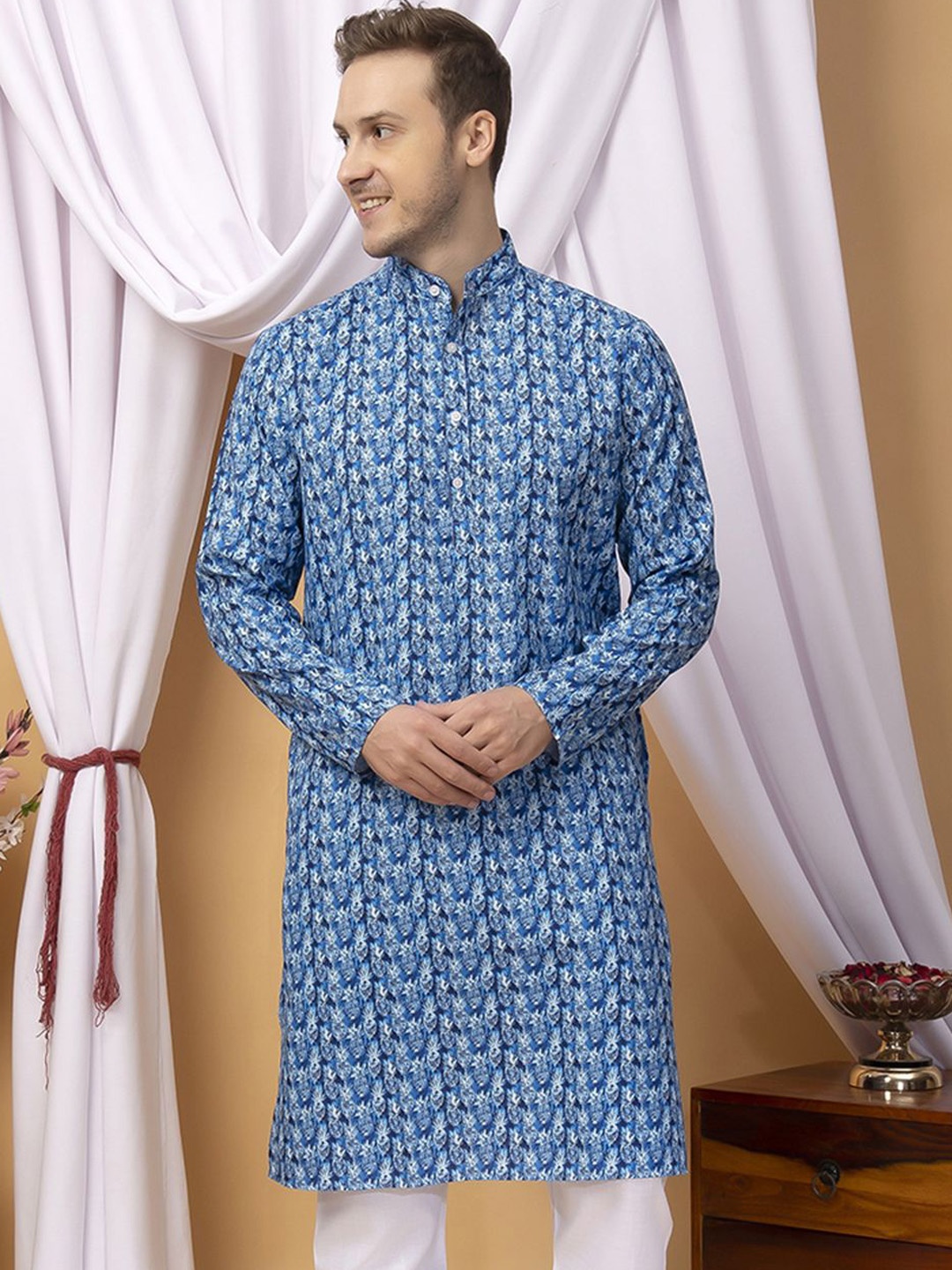 

Hangup Floral Printed Mandarin Collar Straight Kurta, Blue