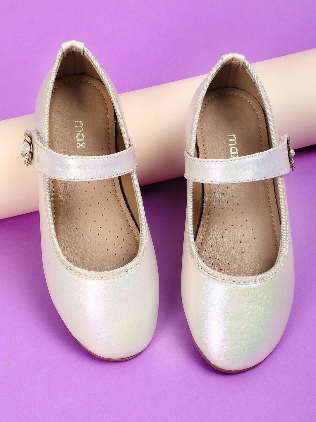 

max Girls Ballerinas Flats, Gold