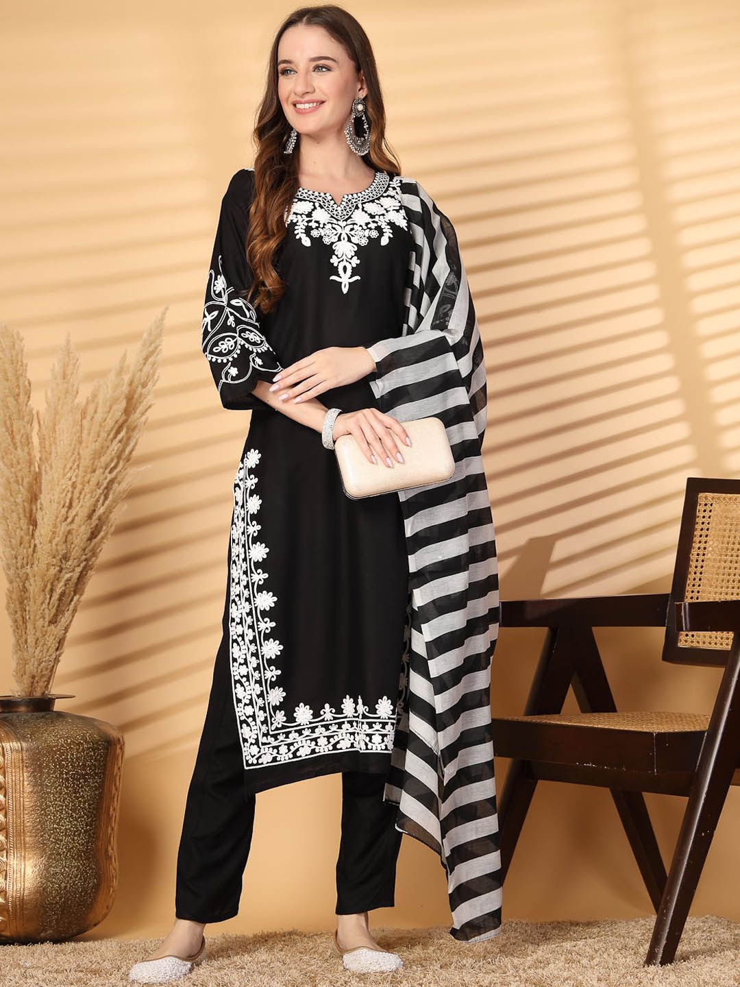 

Piludi Floral Embroidered Straight Kurta with Trousers & With Dupatta, Black