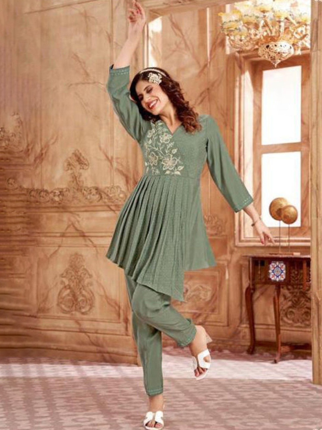 

AUTUMN LANE Embroidered Top With Trouser, Green