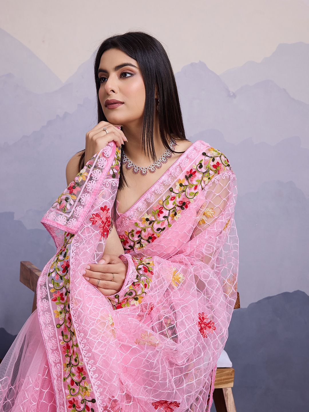 

VAIRAGEE Floral Embroidered Net Saree, Pink