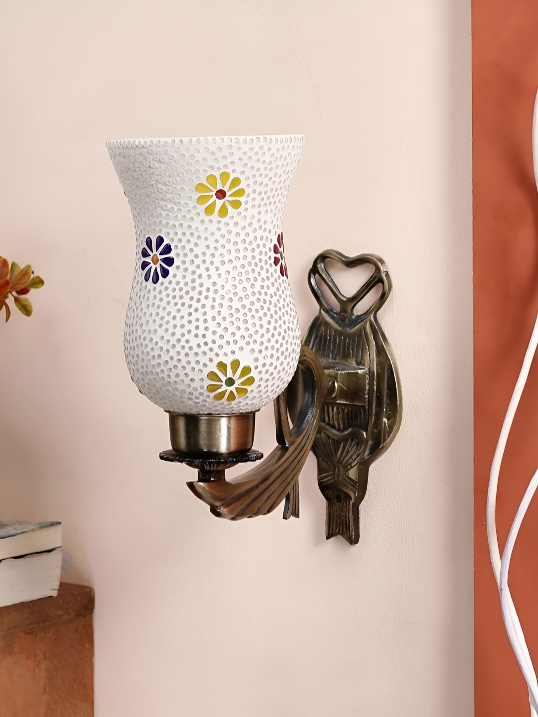 

Devansh Gold Toned & White Floral Textured Metal Glass Contemporary Bell Shaped Wall Lamp