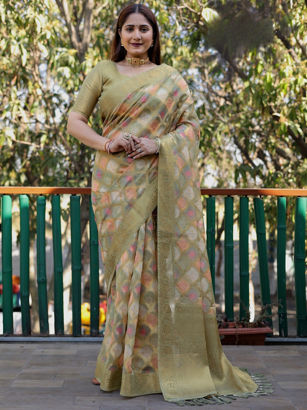 

Anaita Woven Design Pure Silk Saree, Green