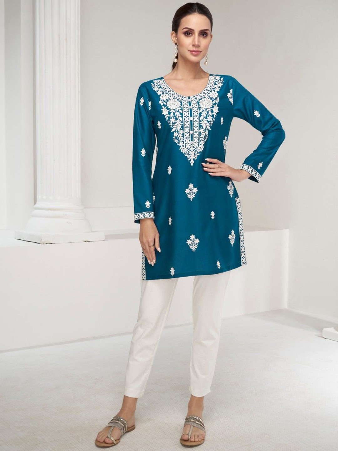 

AUTUMN LANE Floral Embroidered Regular Pure Cotton Straight Kurti with Trousers, Blue