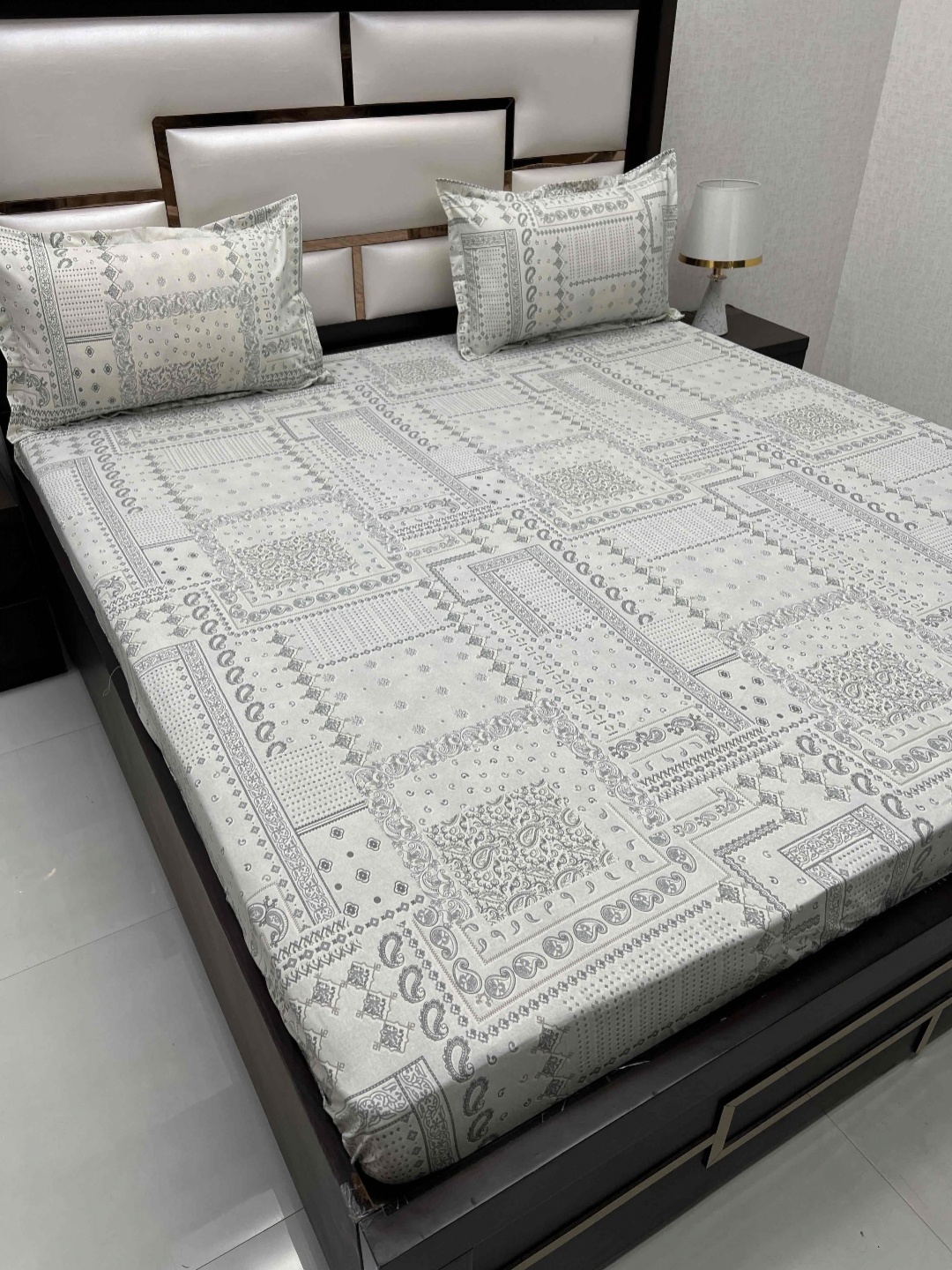 

Pure Decor velar fur sib Green Pure Cotton 230TC King Bedsheet with 2 Pillow Covers