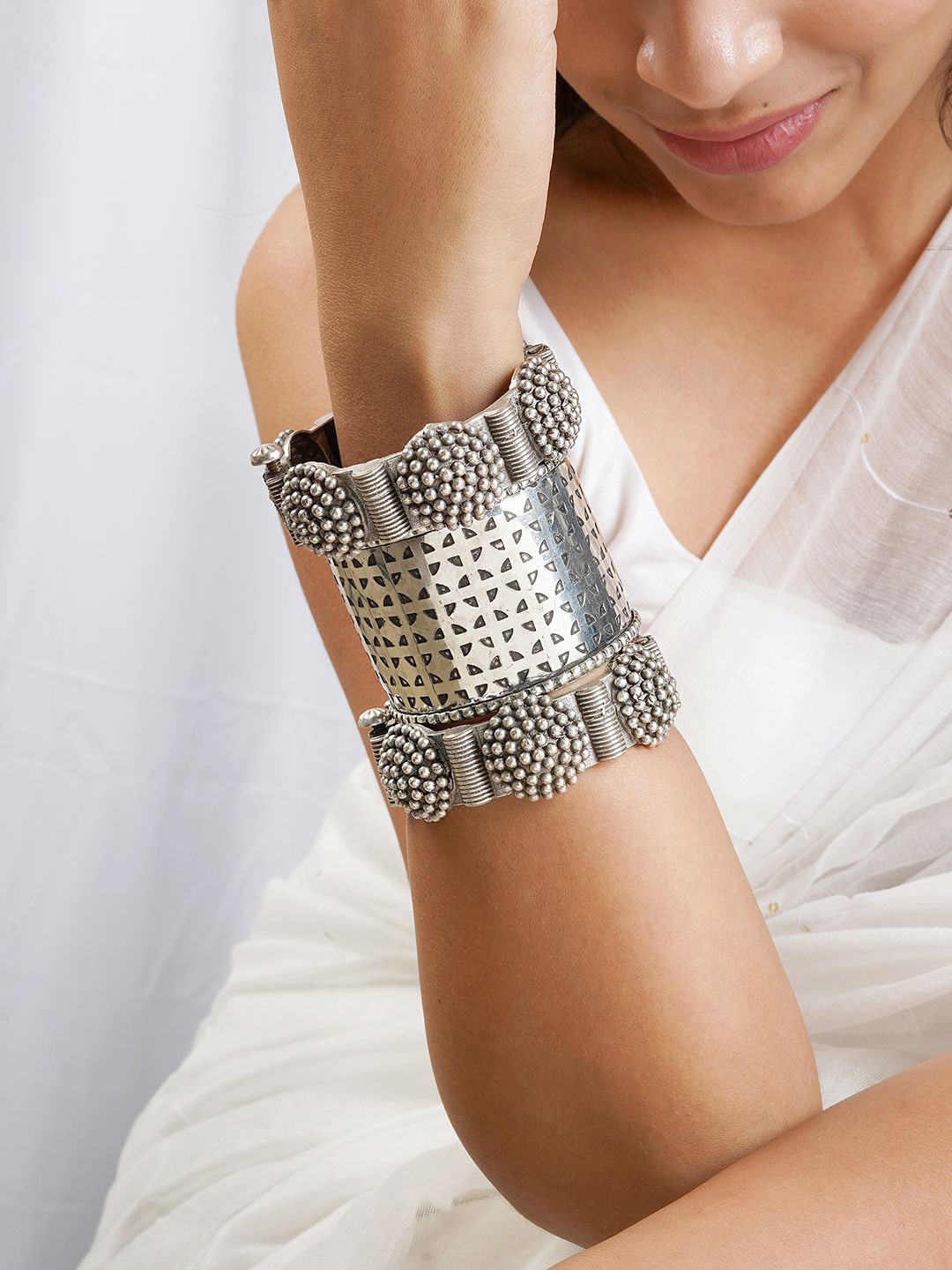 

TEEJH Set Of 3 Niraya Stacked Oxidised Cuff Bracelets, Silver