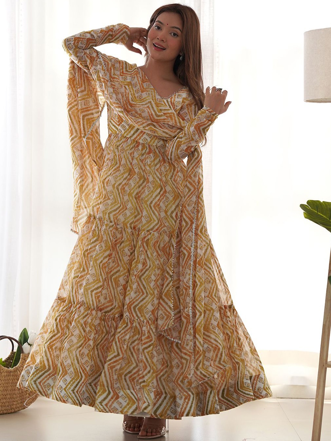 

Tanhai Geometric Printed Layered Chanderi Silk Anarkali Kurta With Pyjamas & Dupatta, Yellow