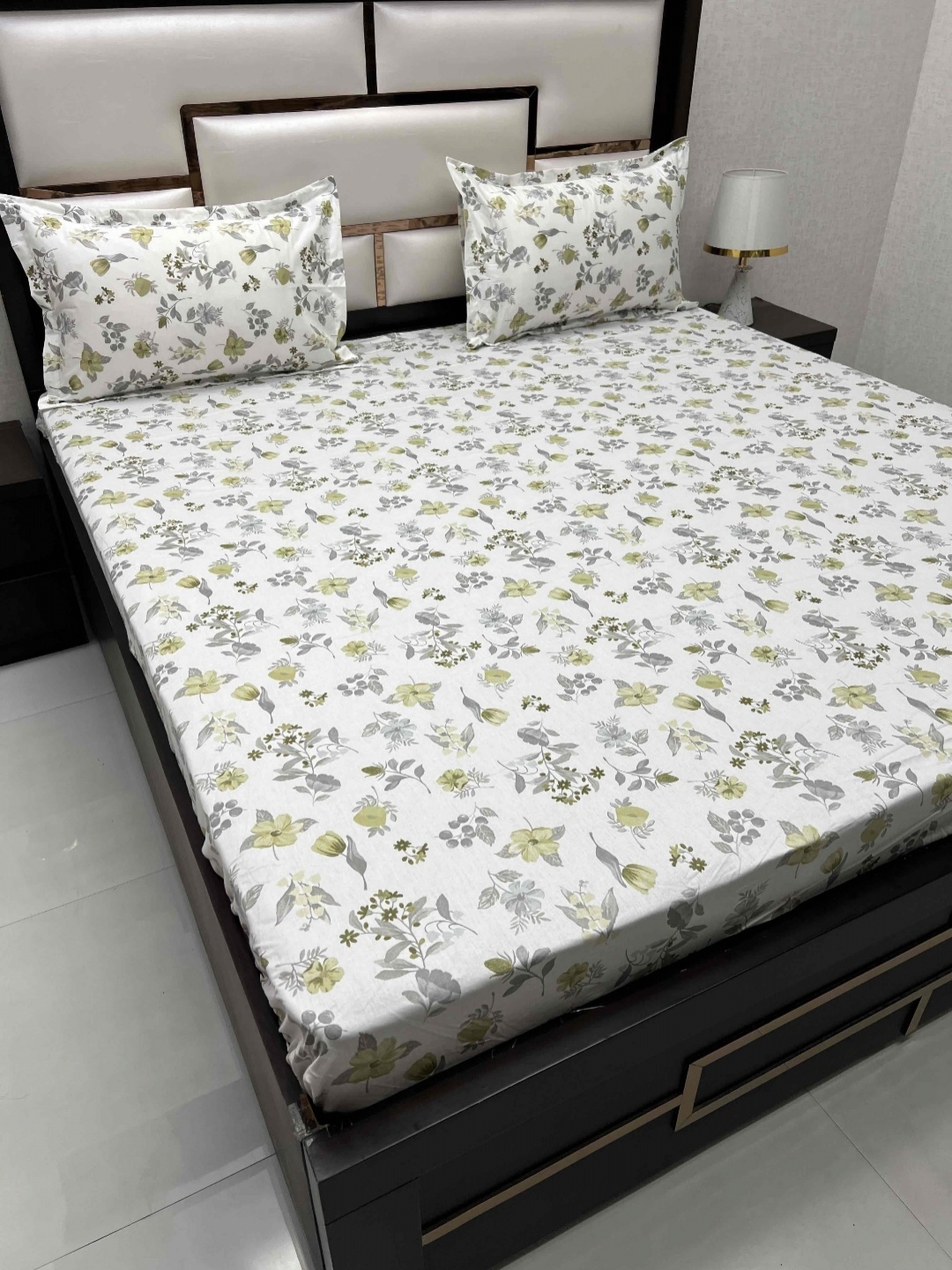 

Pure Decor Royal Velar White Printed 330 TC Pure Cotton King Bedsheet with 2 Pillow Covers