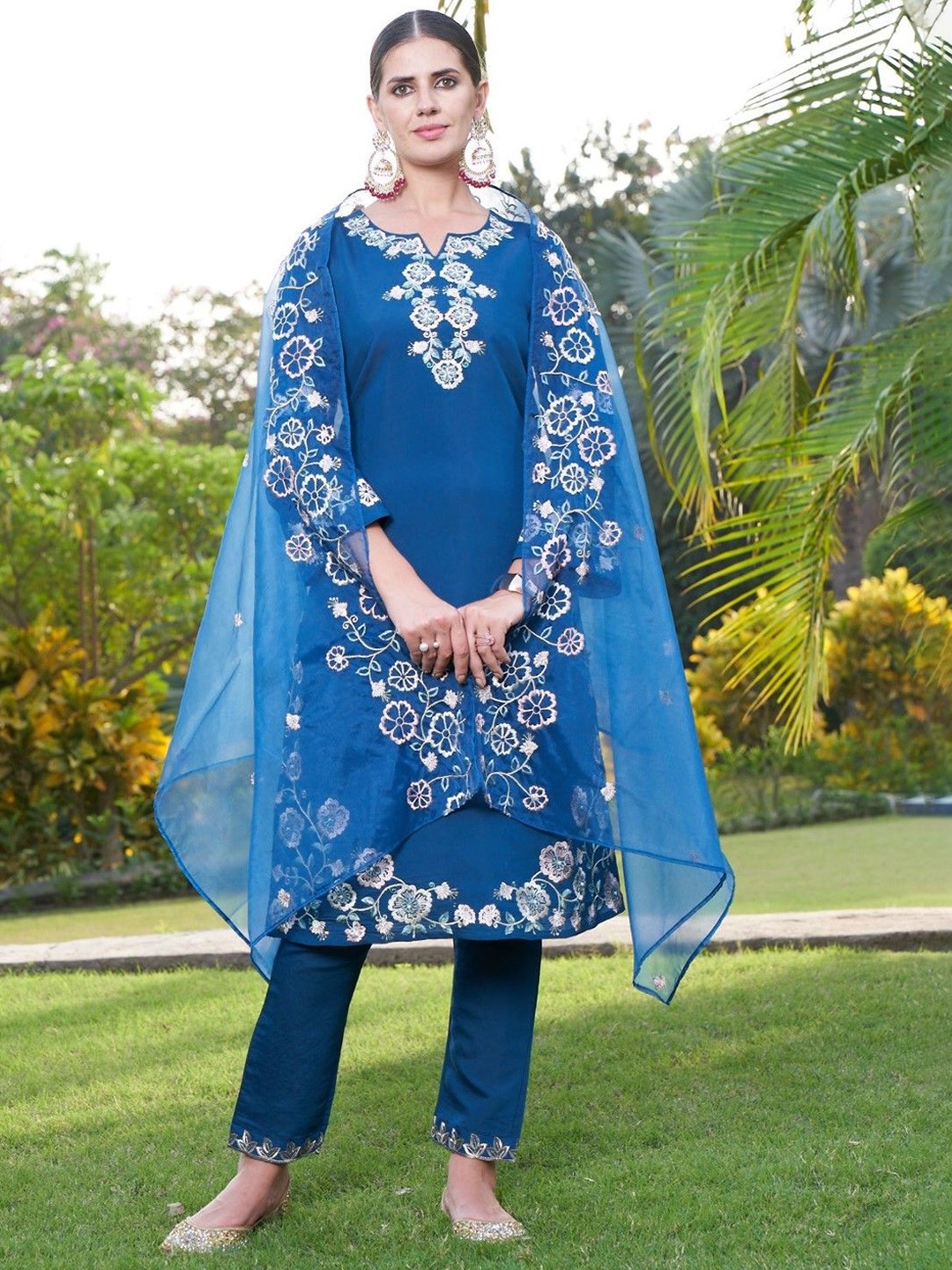 

AUTUMN LANE Ethnic Motifs Embroidered Straight Kurta With Trousers & Dupatta, Blue