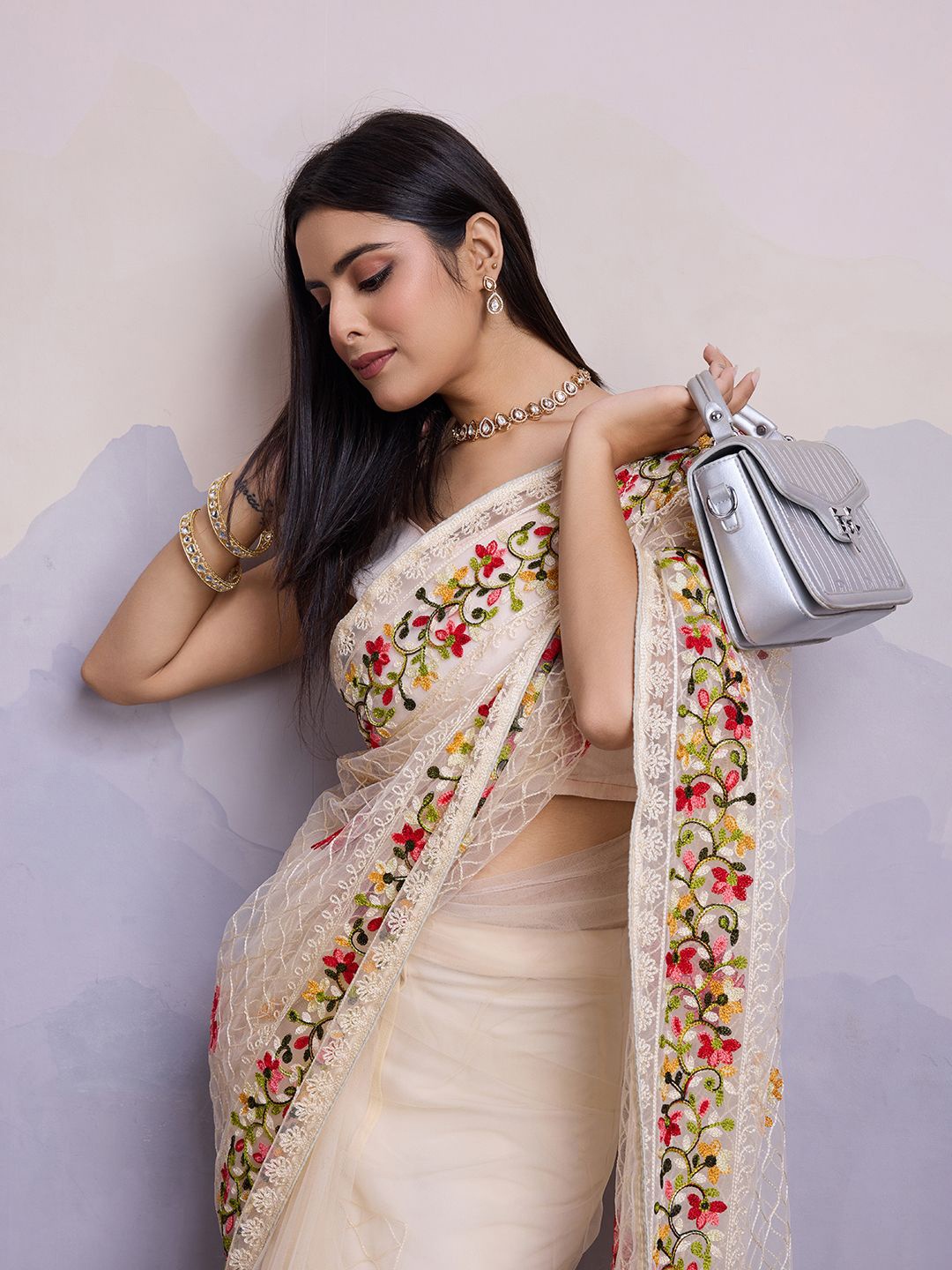 

VAIRAGEE Floral Embroidered Net Saree, Cream