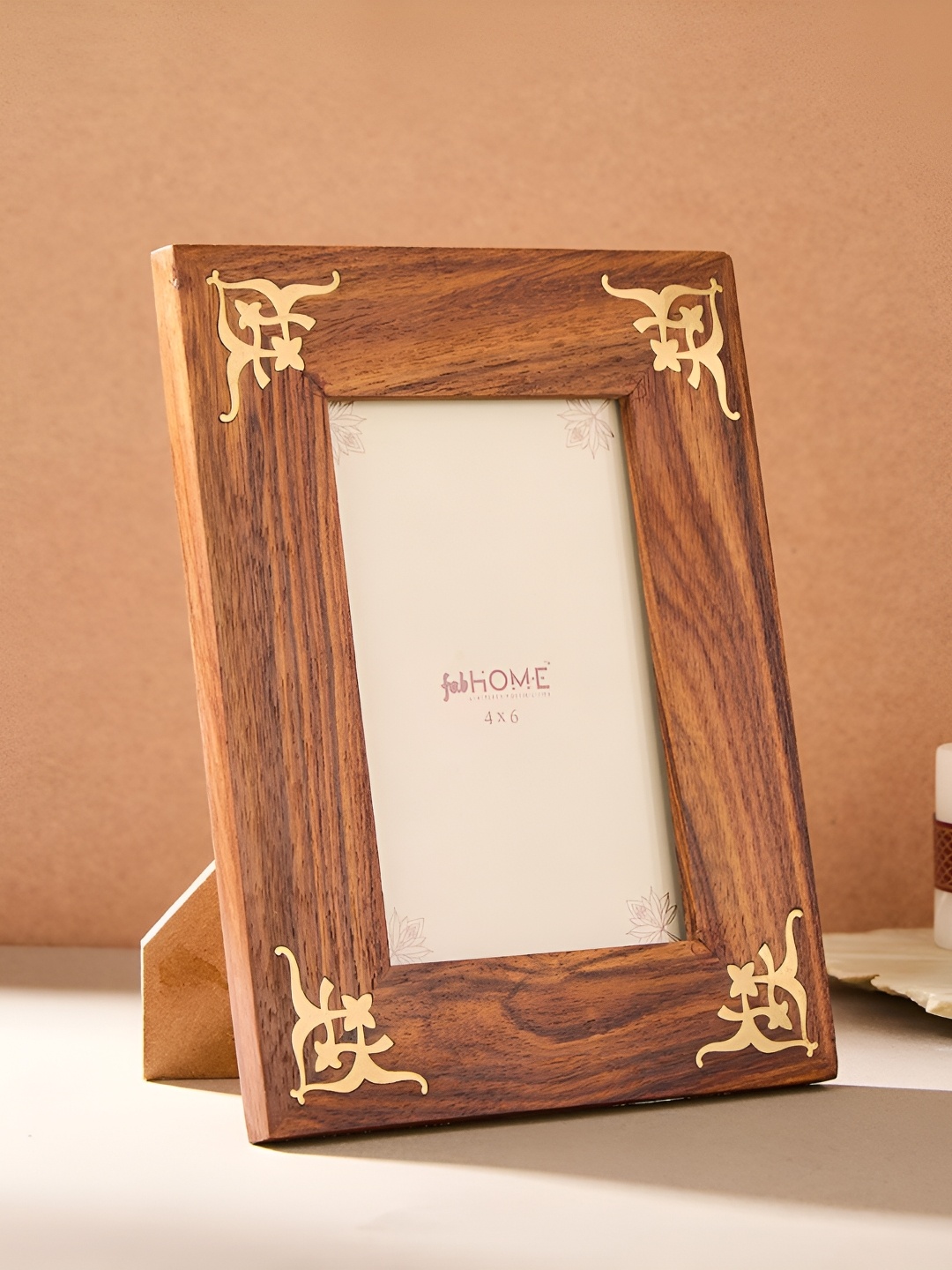 

Fabindia Brown & Off White Wooden Inlay Nurvi Table Photo Frame