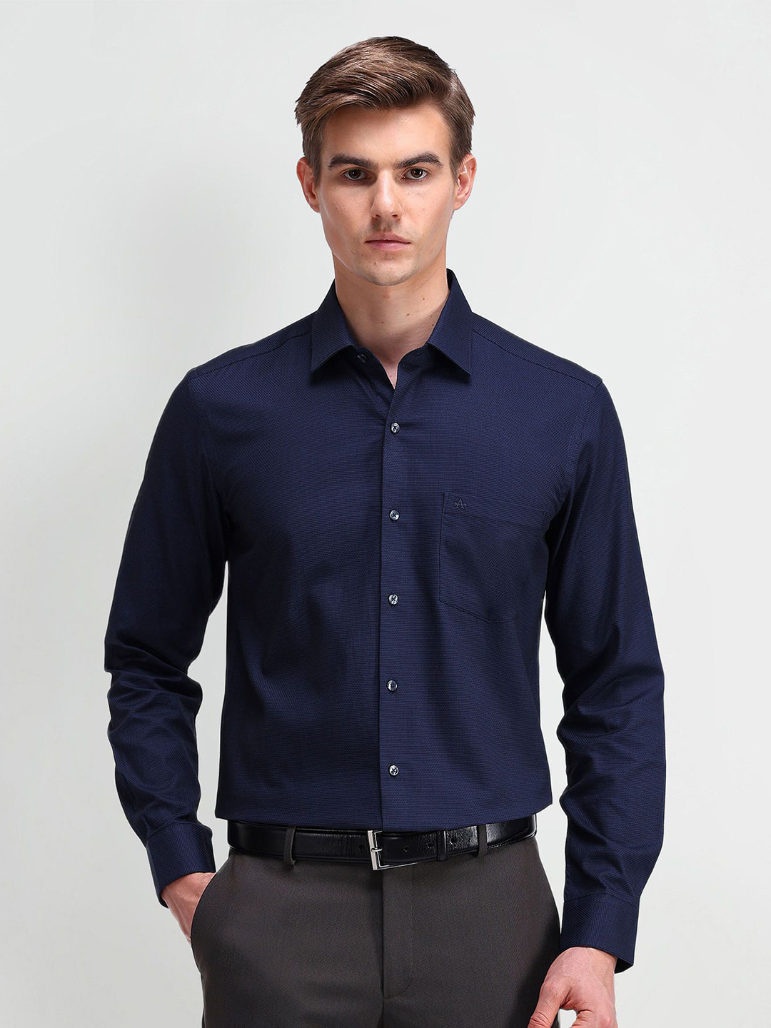 

Arrow Men Modern Spread Collar Solid Cotton Slim Fit Formal Shirt, Navy blue
