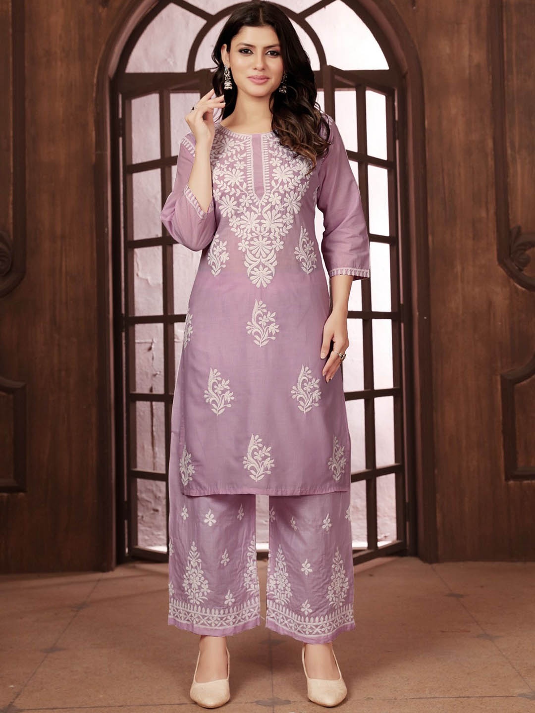 

APNISHA Ethnic Motifs Embroidered Regular Chikankari Straight Kurta with Palazzos, Rose gold