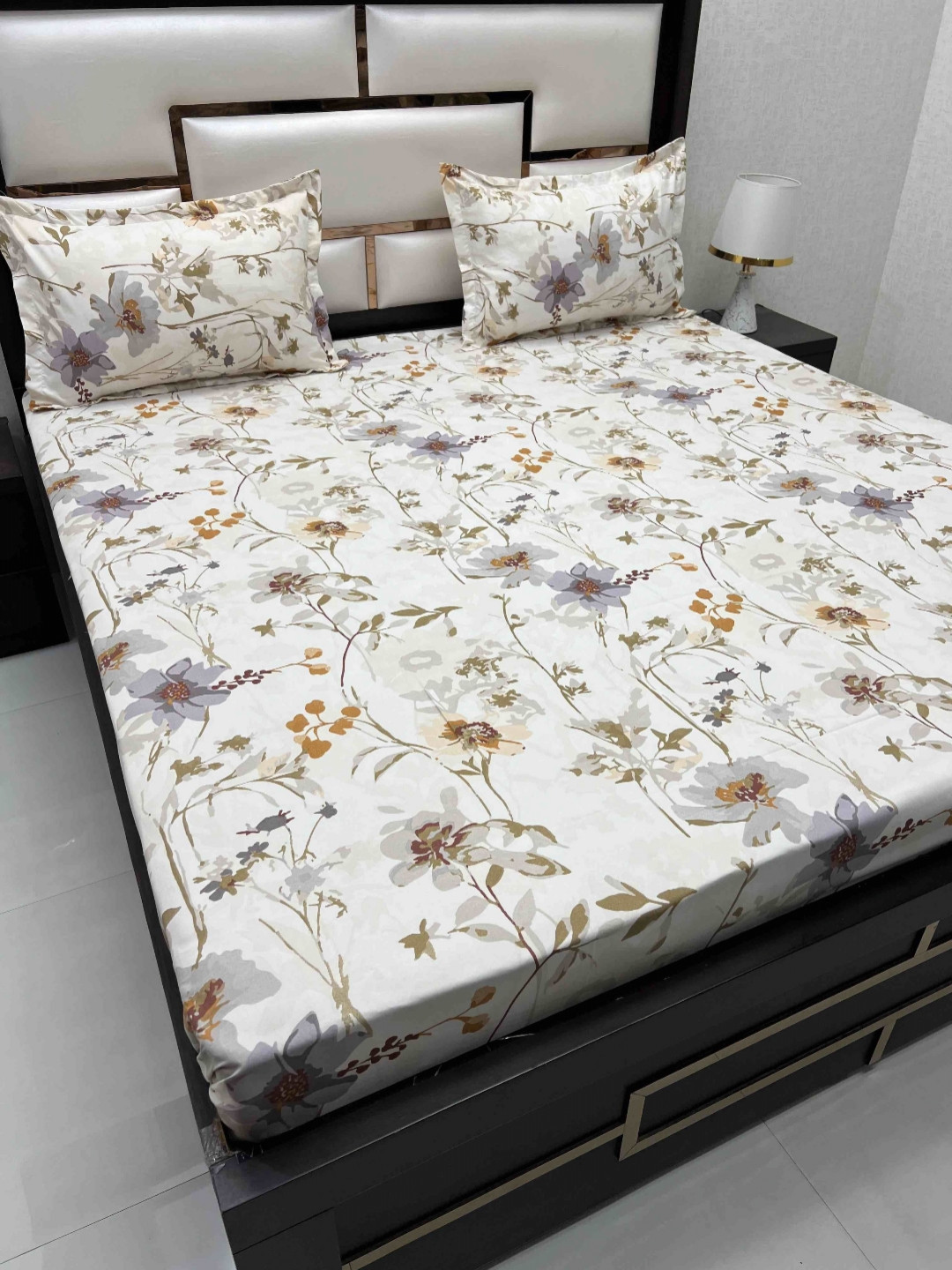 

Pure Decor Amulya Green Floral Printed Microfiber 210 TC Queen Bedsheet & 2 Pillow Covers