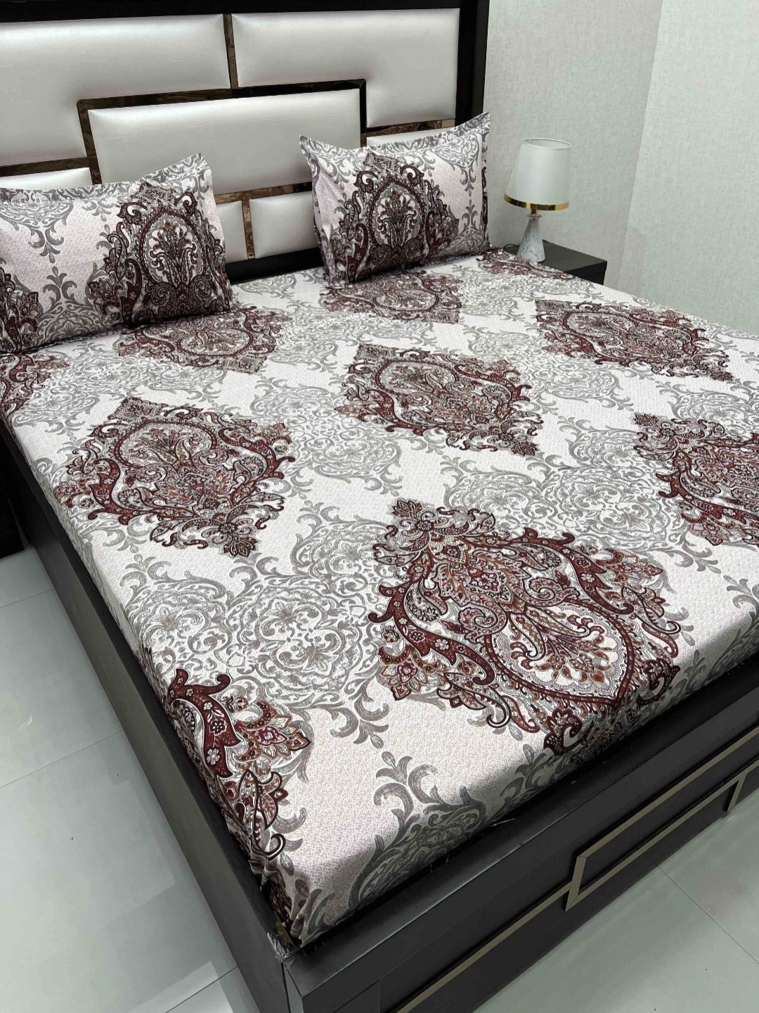 

Pure Decor Maroon & White Ethnic Motifs Cotton 300 TC Queen Bedsheet with 2 Pillow Covers