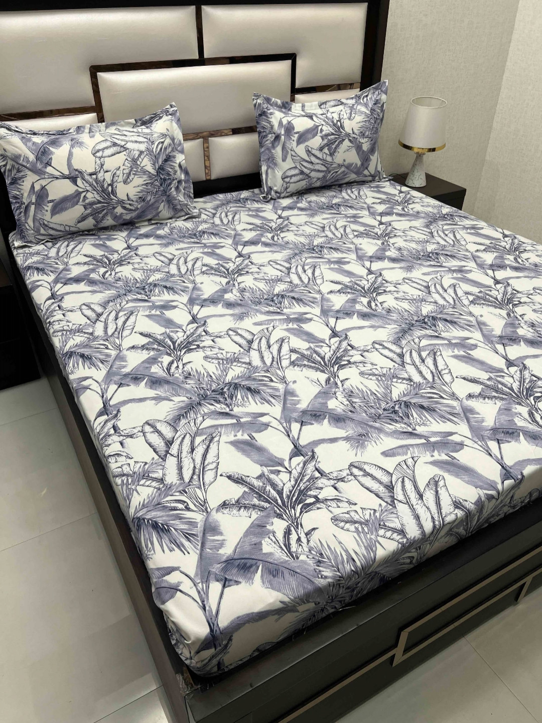 

Pure Decor Amulya Blue & White Floral 200 TC Queen Bedsheet with 2 Pillow Covers