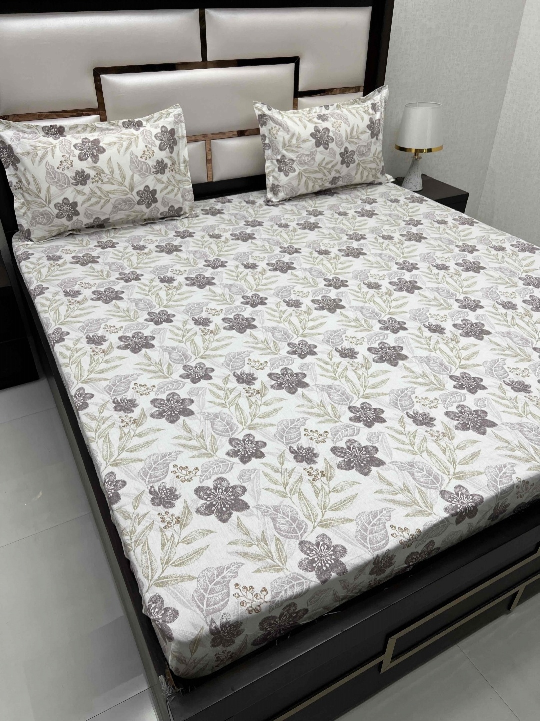 

Pure Decor Sapphire White Floral 260 TC Pure Cotton Fitted Super King Bedsheet Set