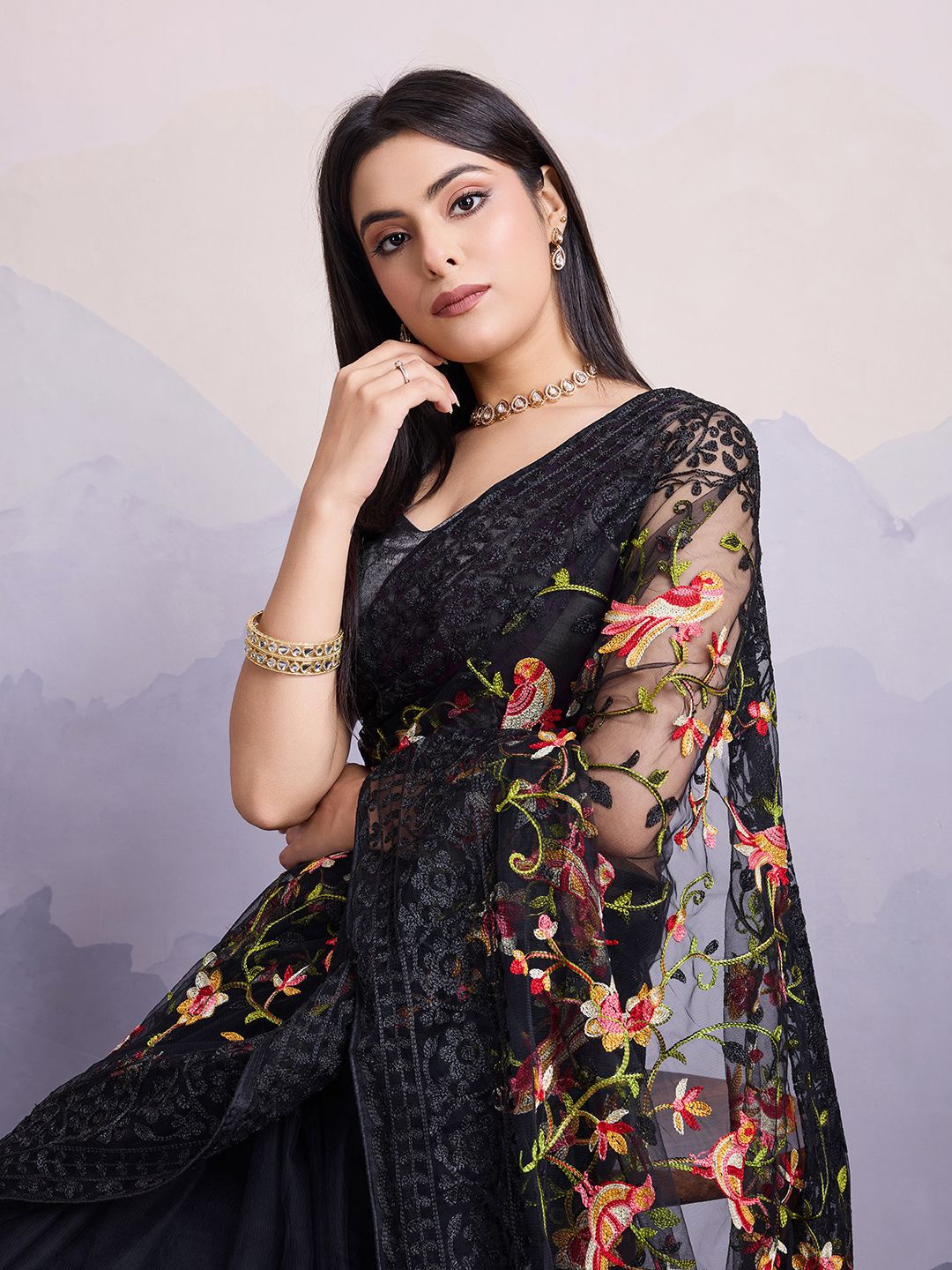 

VAIRAGEE Floral Embroidered Net Saree, Black