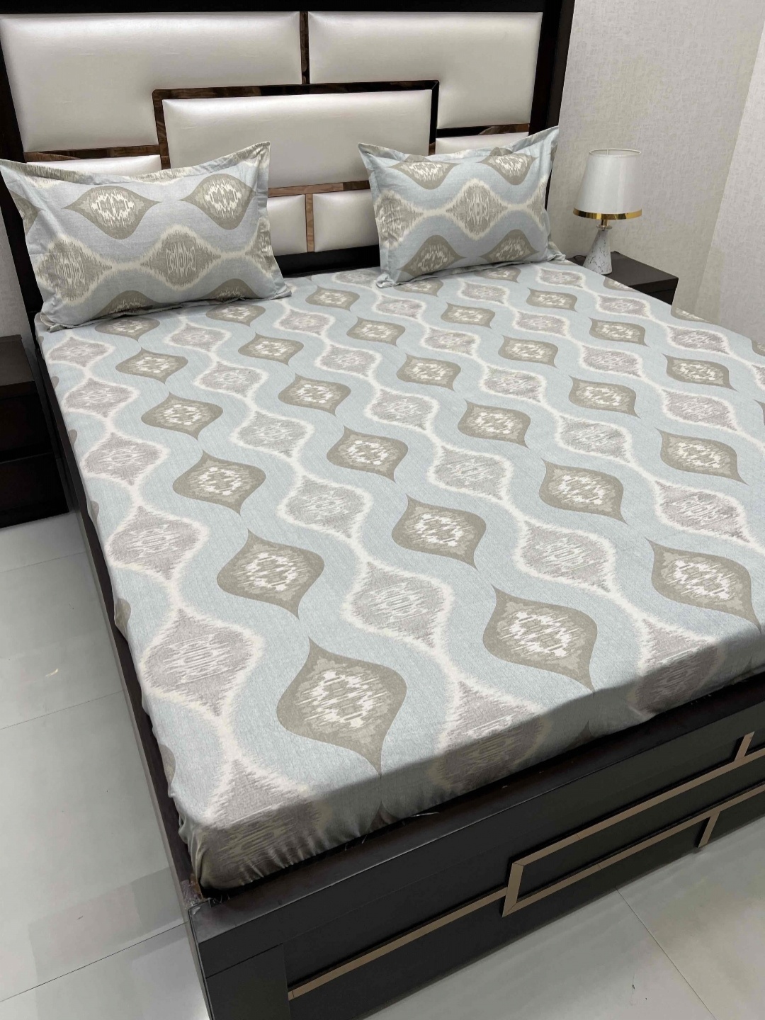 

Pure Decor Ruby Blue & White Ethnic Motifs Fitted Cotton King Bedsheet & 2 Pillow Covers