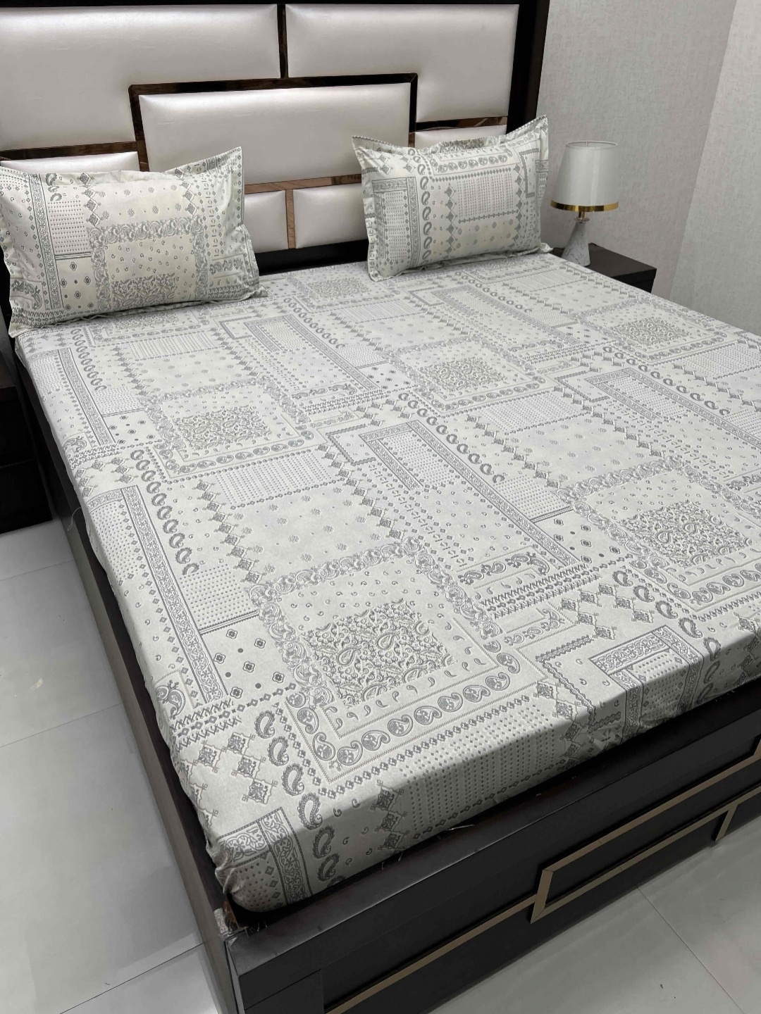 

Pure Decor Velar Fur White Printed 330 TC Pure Cotton King Bedsheet with 2 Pillow Covers