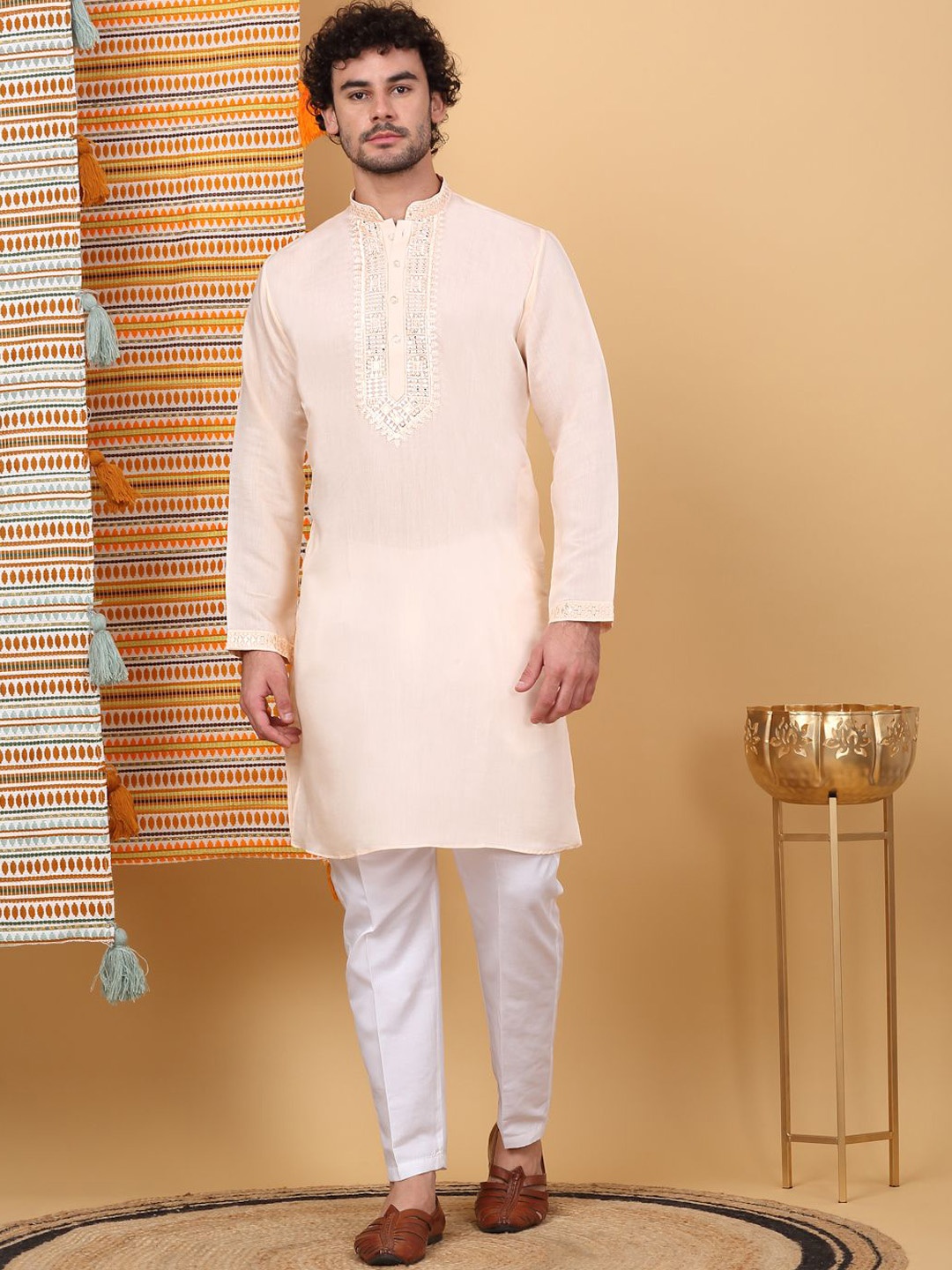 

KRAFT INDIA LUXE Ethnic Motifs Yoke Design Thread Work Straight Kurta, Peach