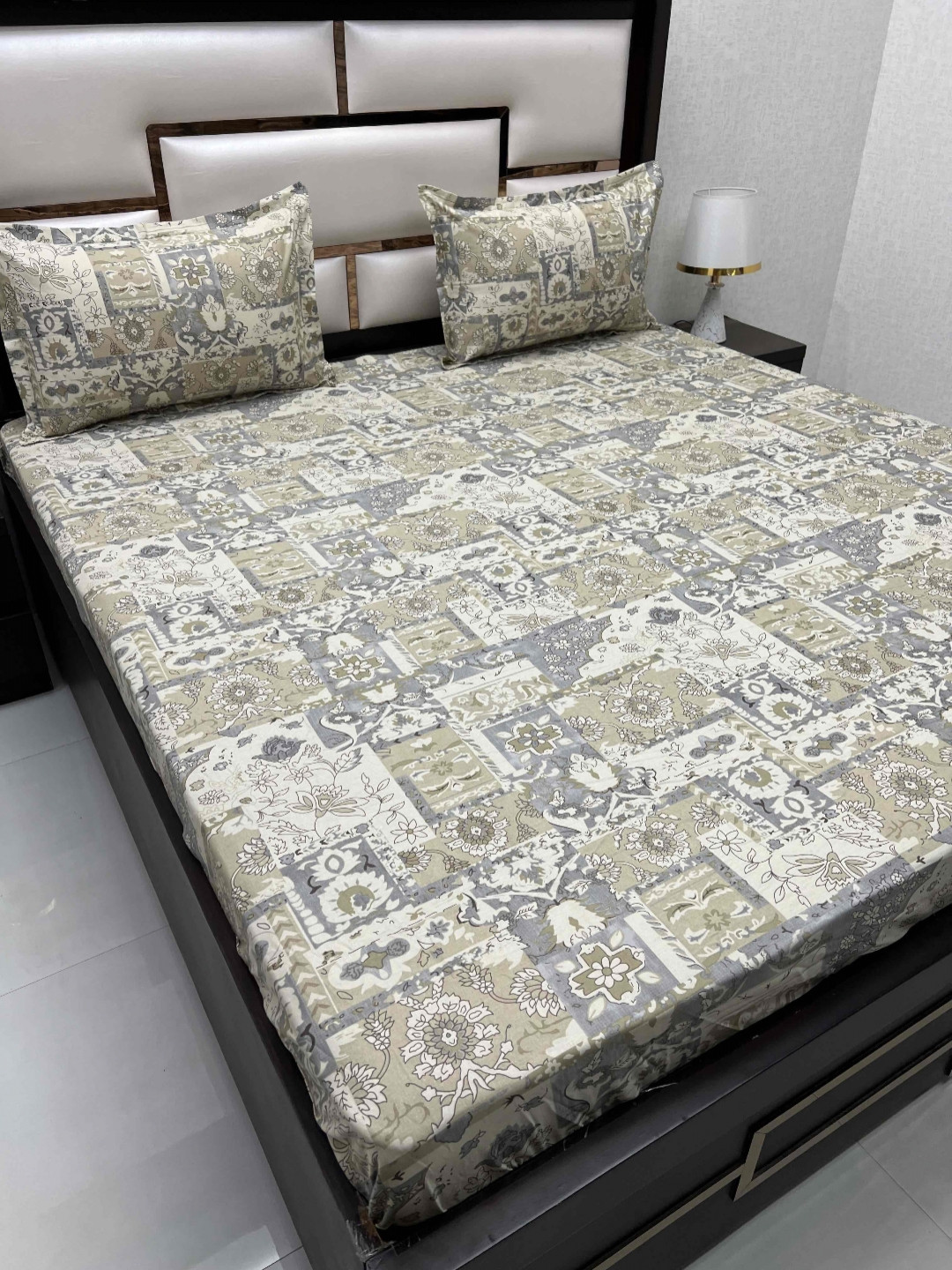 

Pure Decor Sapphire Green 380 TC Pure Cotton Fitted King Bedsheet with 2 Pillow Covers