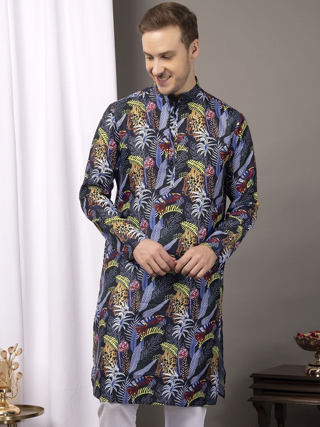 

Hangup Floral Printed Mandarin Collar Straight Kurta, Black