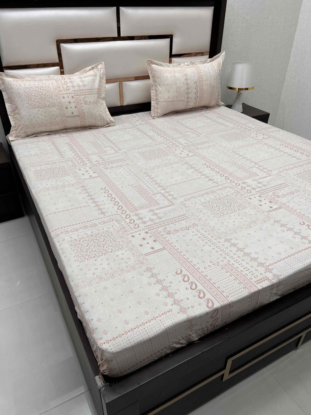 

Pure Decor Velar Fur Sib Peach Printed Cotton 300 TC King Bedsheet With 2 Pillow Covers