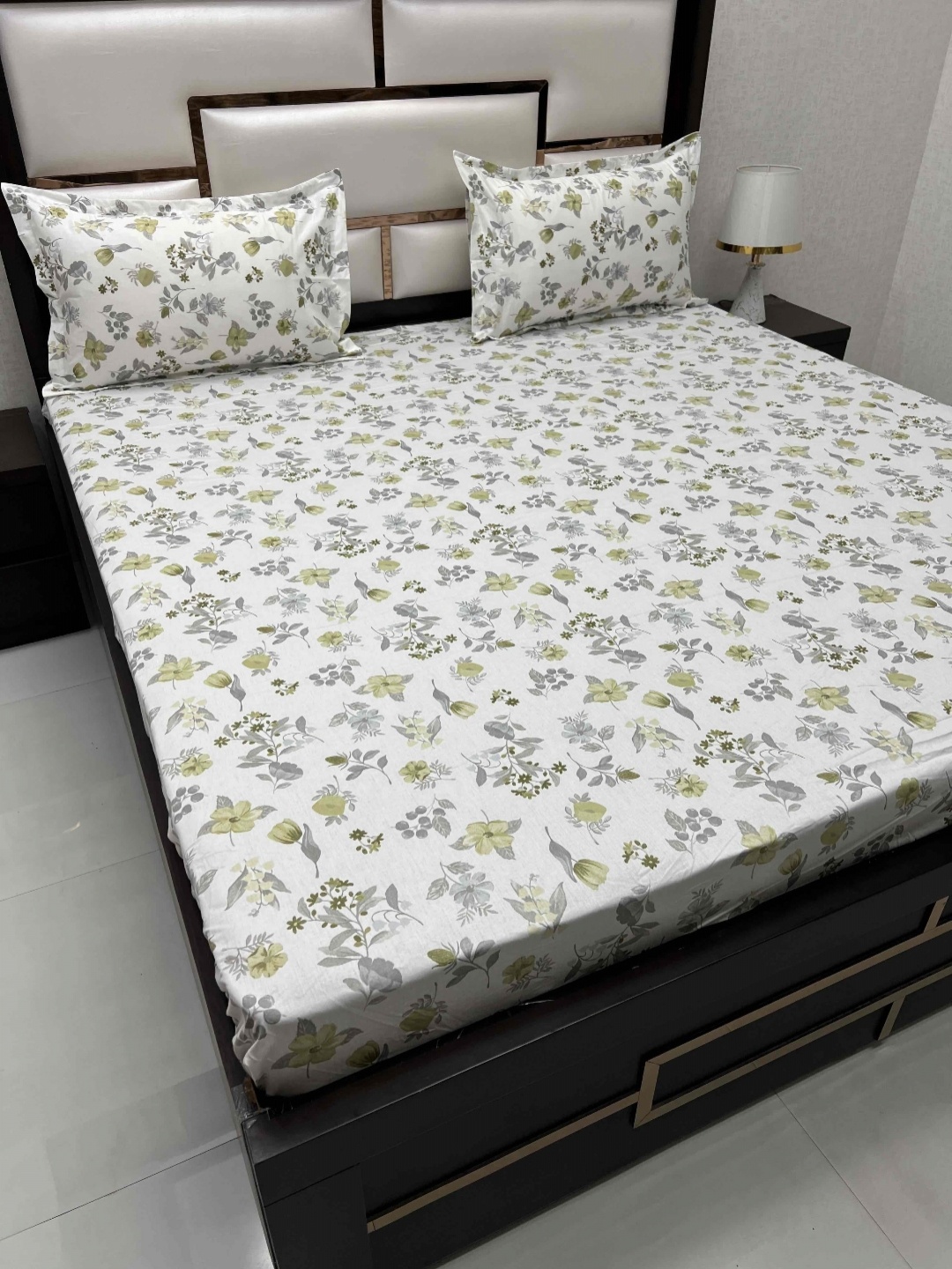 

Pure Decor Sapphire White Floral 230 TC Pure Cotton Fitted Super King Bedsheet Set