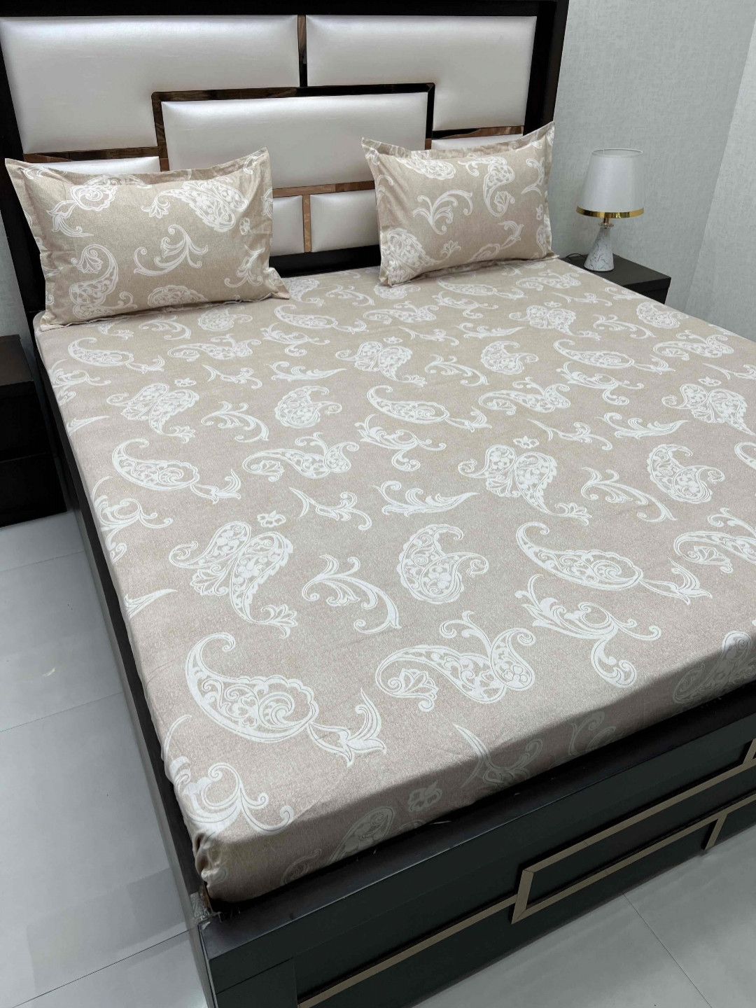 

Pure Decor Royal Velar Brown Paisley 220TC Cotton King Bedsheet With 2 Pillow Covers