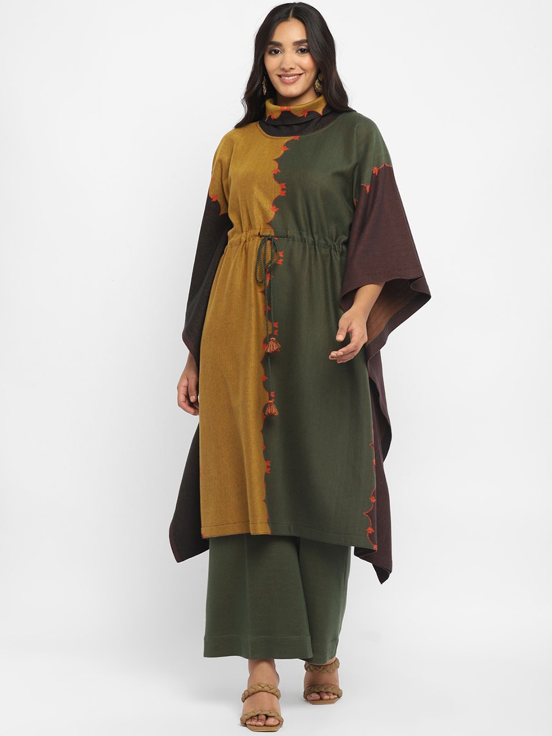 

STADO Colourblocked Pure Wool Kaftan Kurta with Trousers, Green
