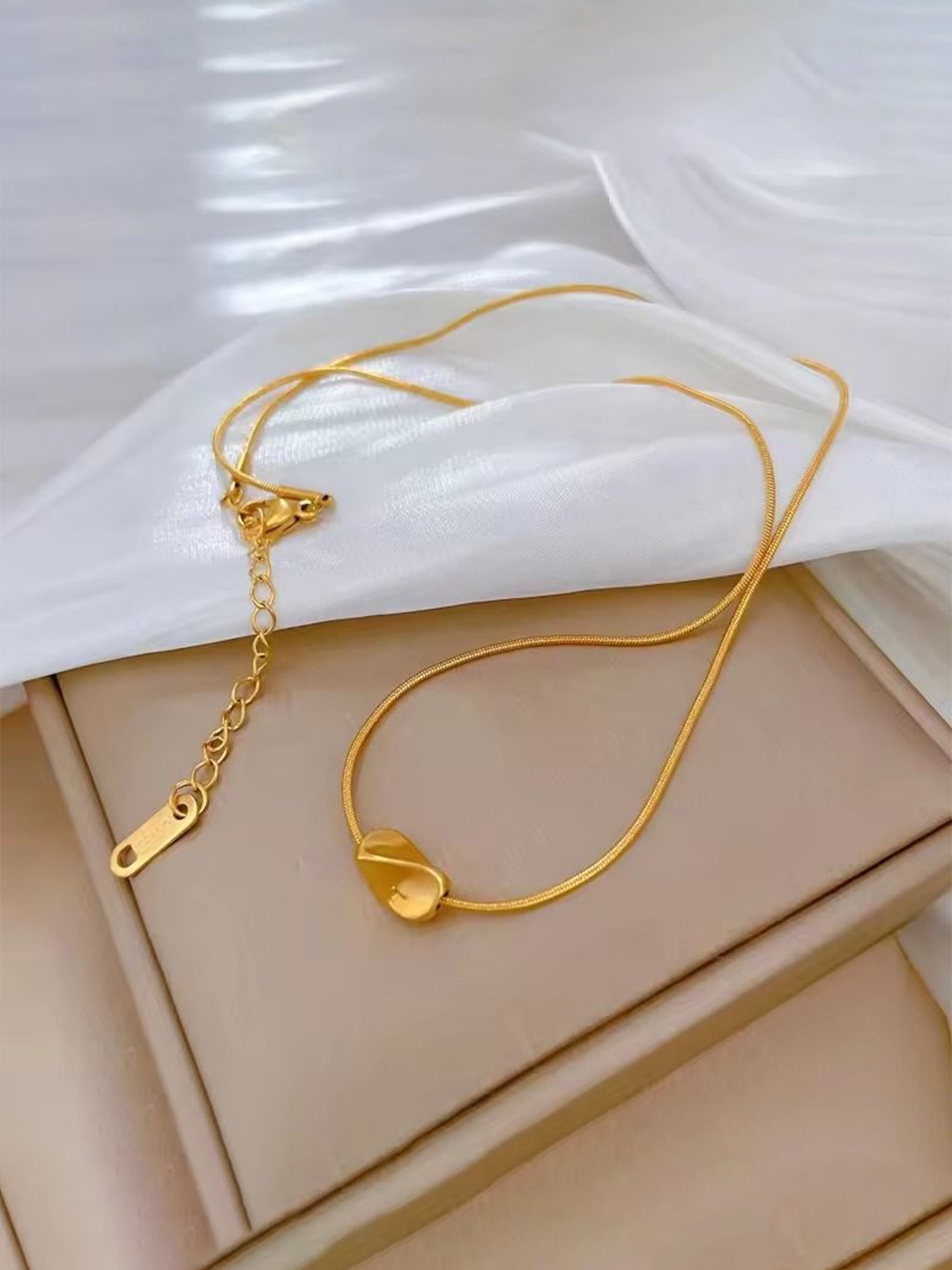 

MEENAZ Gold-Plated Stainless Steel Anti Tarnish Pendant Chain