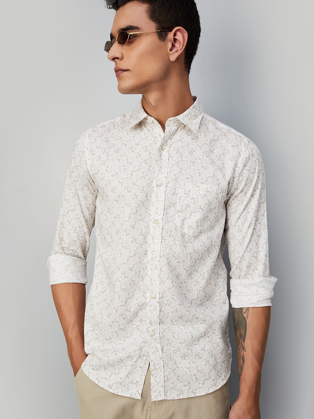

max Men Spread Collar Abstract Printed Cotton Casual Shirt, Off white