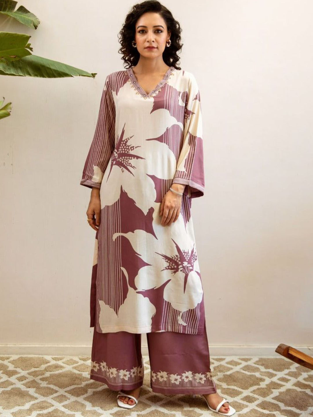 

AUTUMN LANE Floral Printed Sequinned Regular Pure Cotton Straight Kurta with Palazzos, Mauve