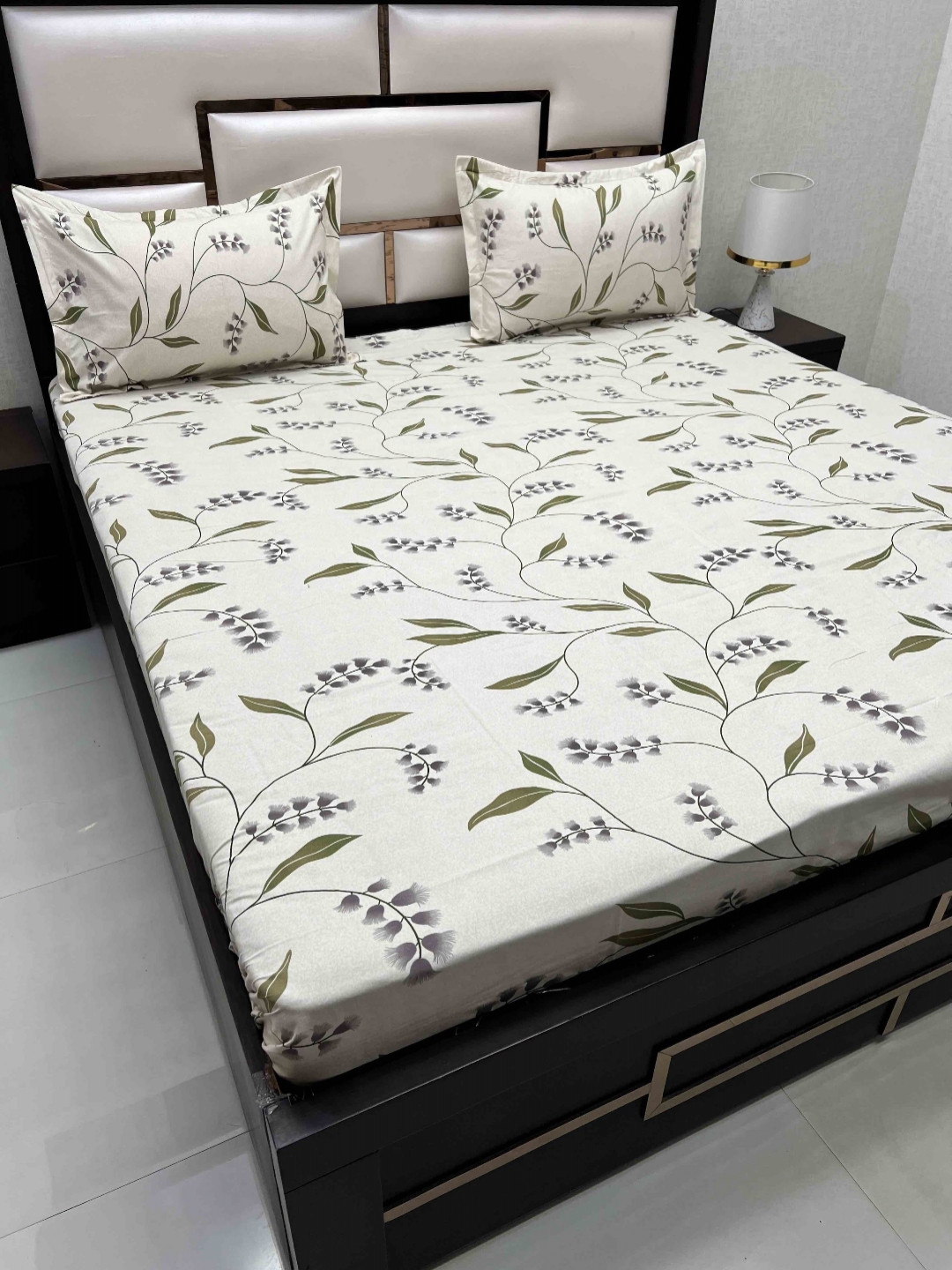 

Pure Decor Amulya Cream Printed 250 TC Mircofiber Queen Bedsheet with 2 Pillow Covers