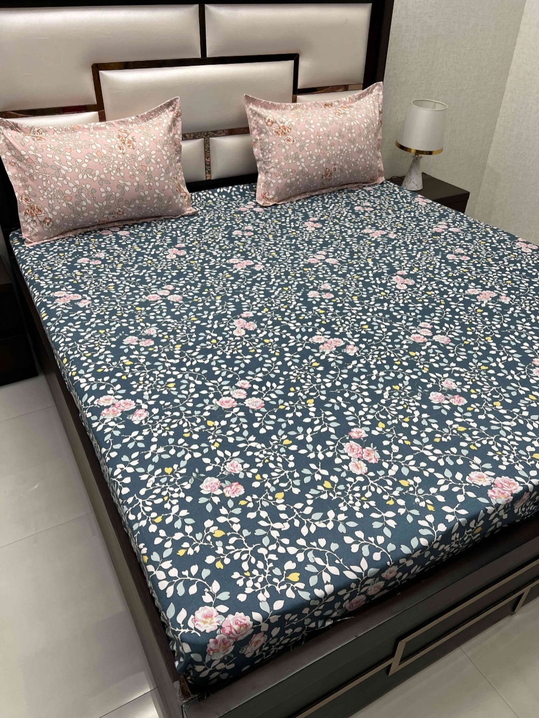 

Pure Decor leisure fur Blue Floral Microfiber 350 TC King Bedsheet with 2 Pillow Covers