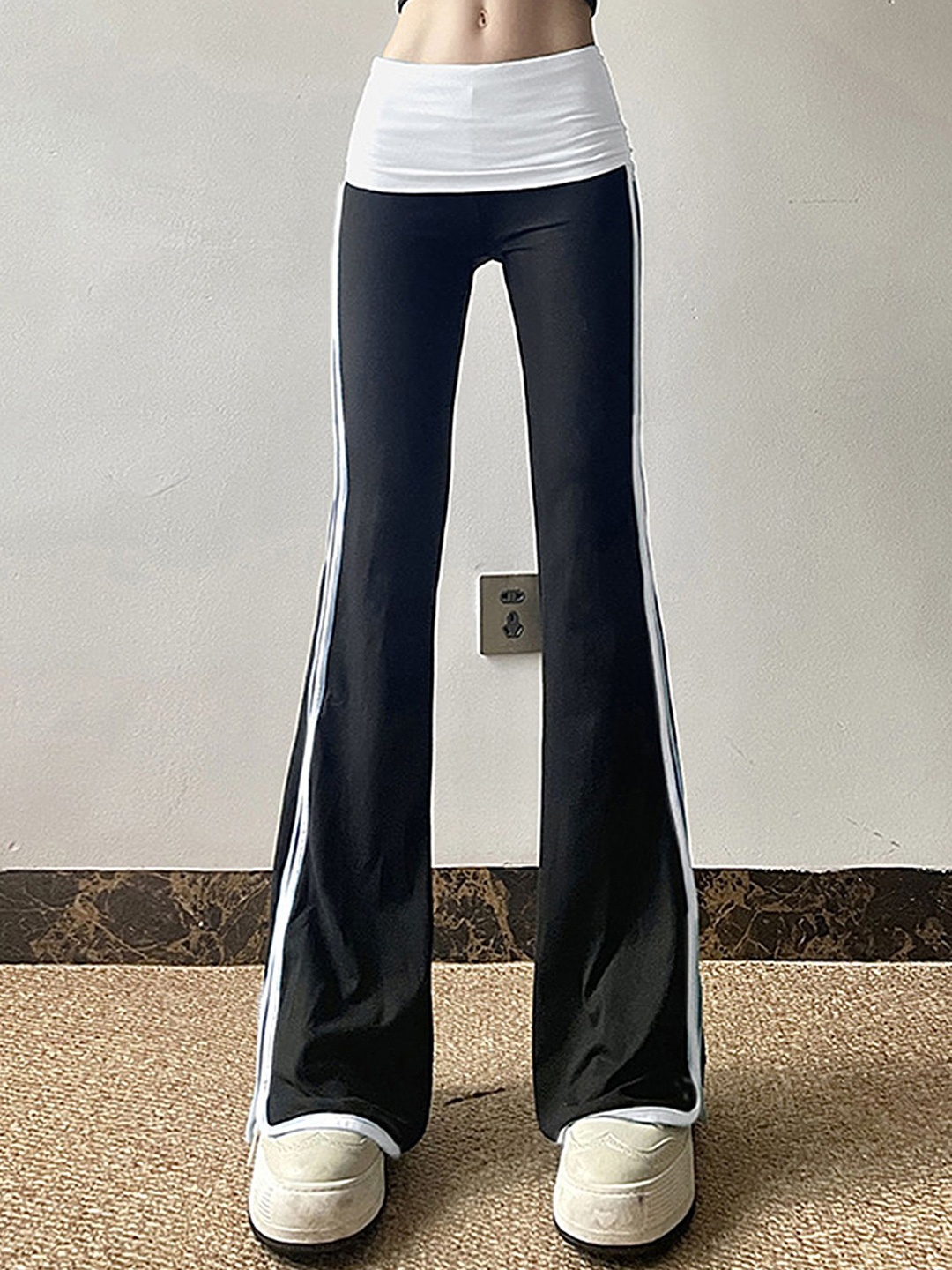

LULU & SKY Women Trousers, White