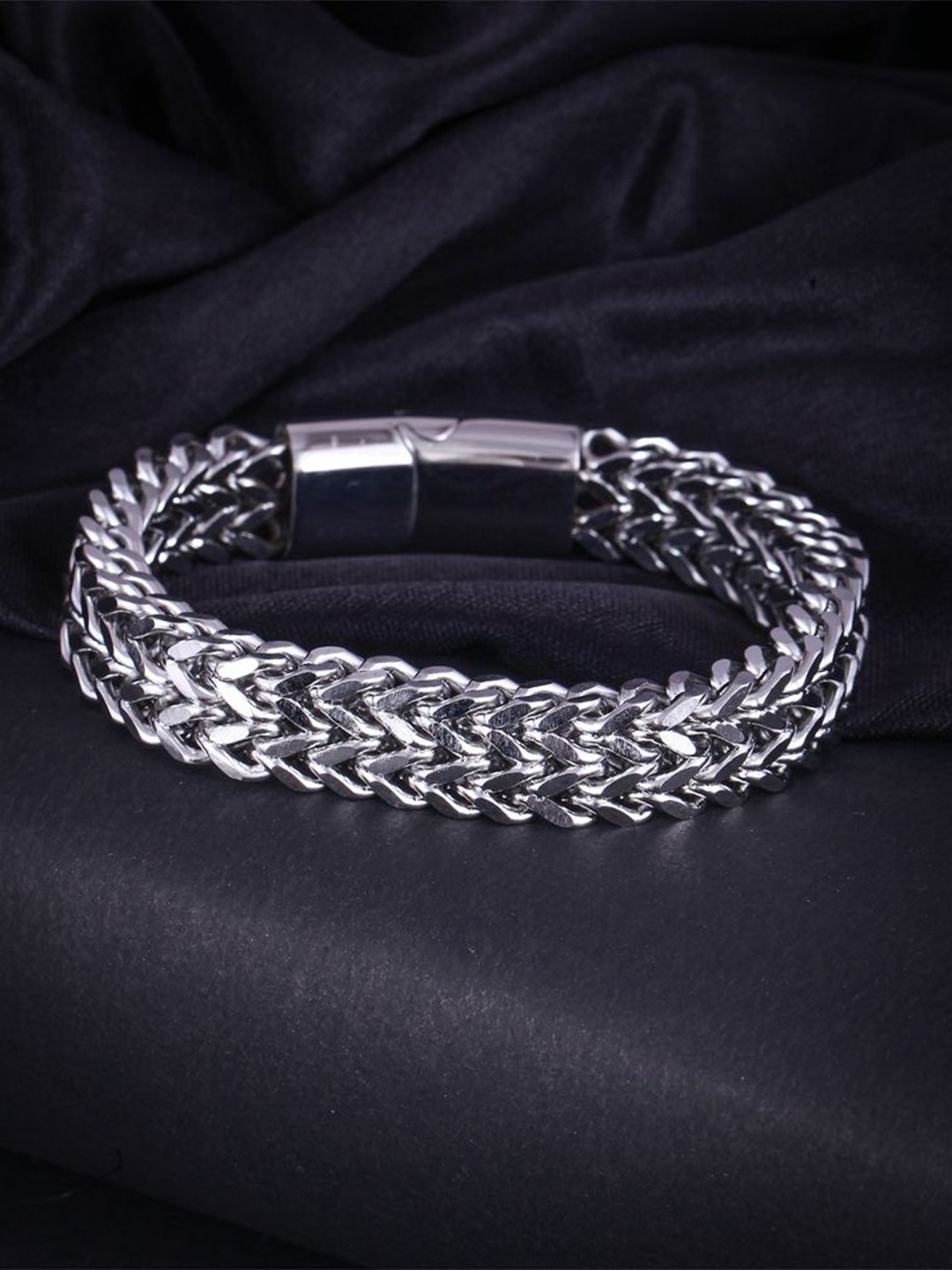 

The Roadster Lifestyle Co Men Silver-Plated Chain Bracelet