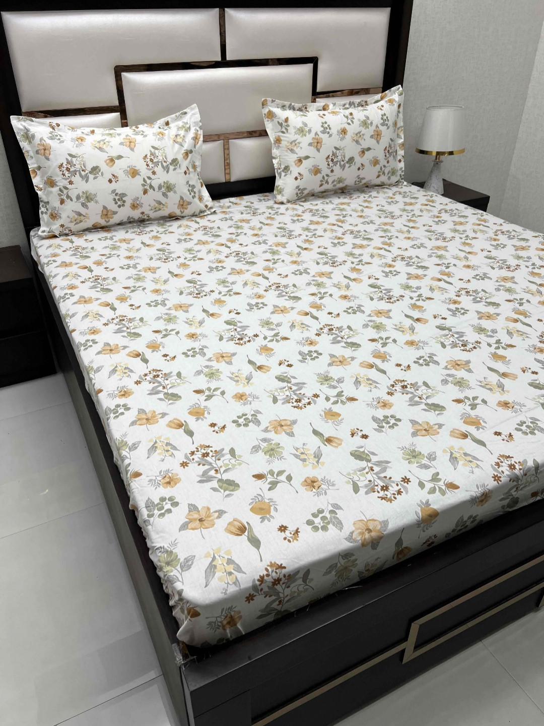 

Pure Decor Royal Velar White Printed 330 TC Pure Cotton King Bedsheet with 2 Pillow Covers