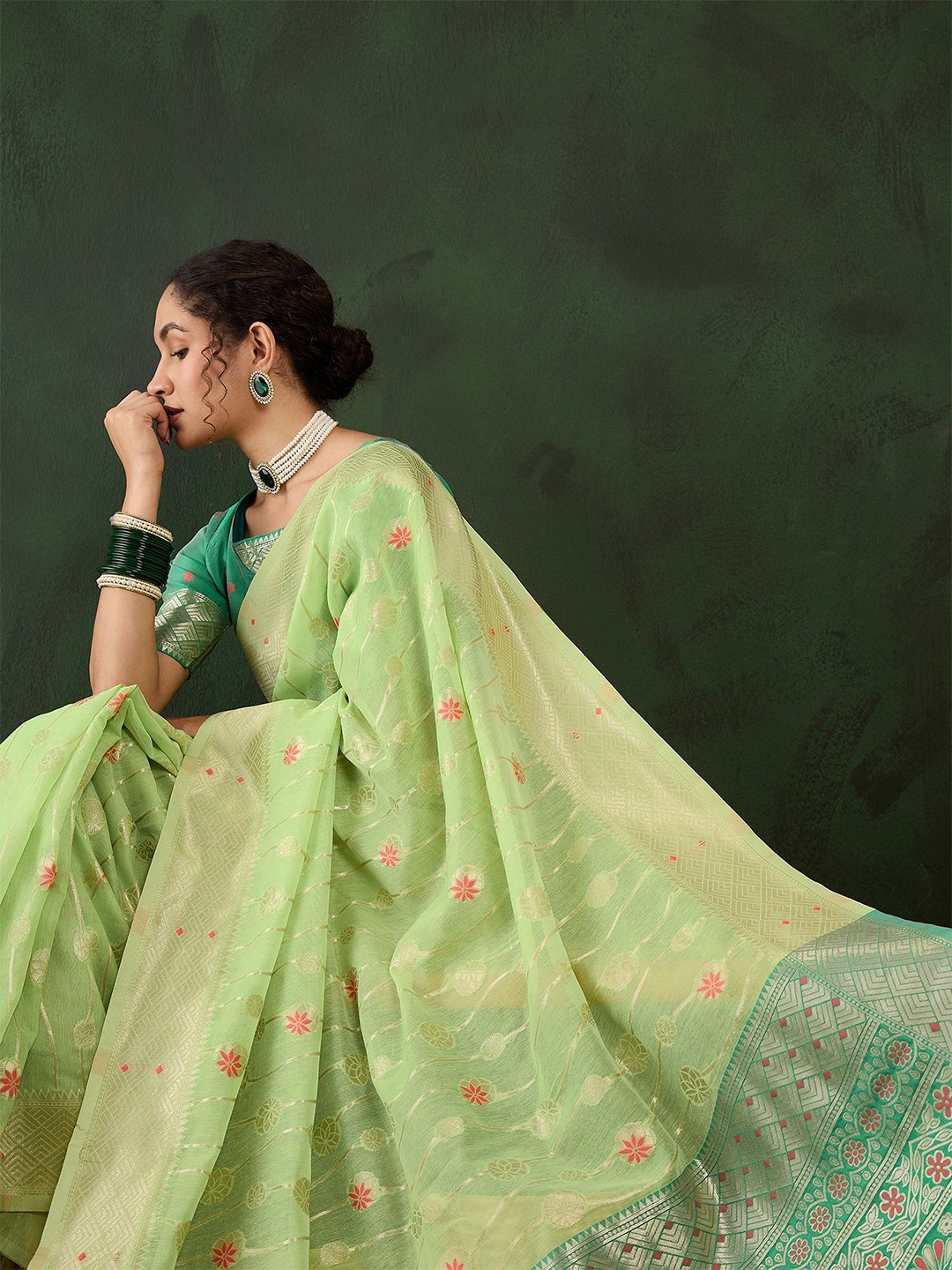

Sangria Woven Design Banarasi Saree With Blouse Piece, Green